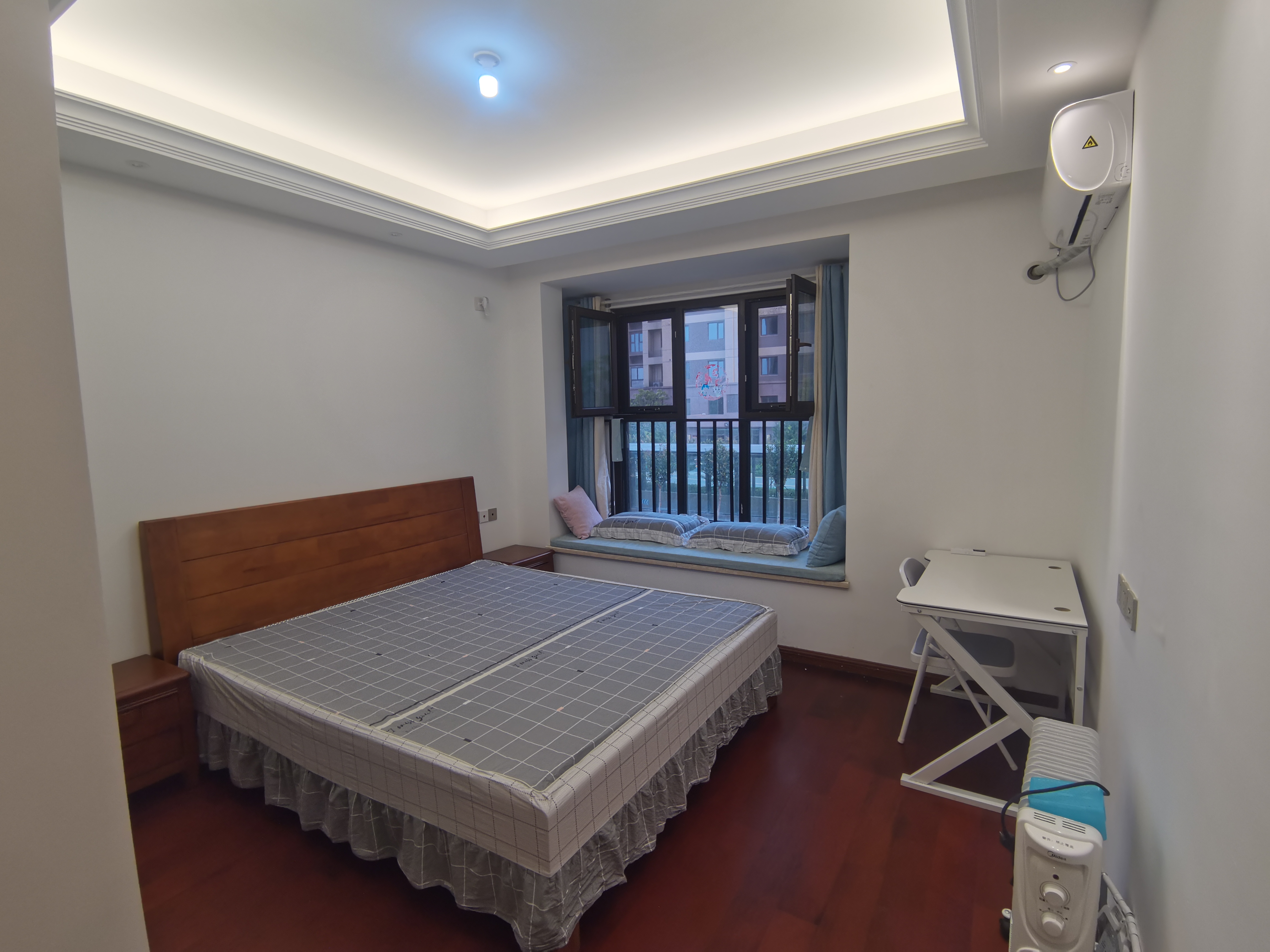 富力院士廷 3室2厅2卫 136m&sup2;