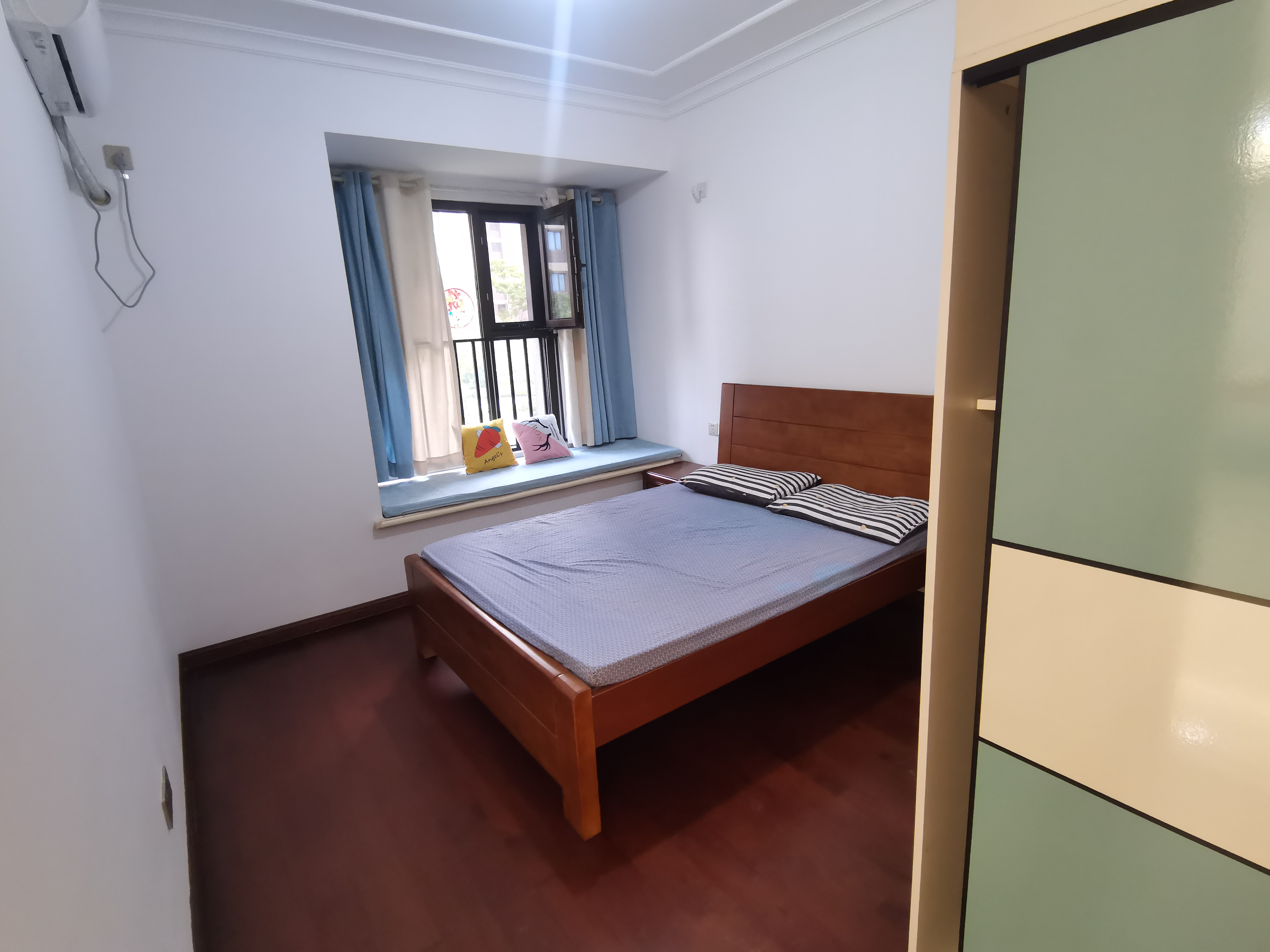 富力院士廷 3室2厅2卫 136m&sup2;