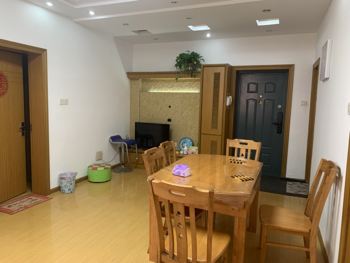 百家花苑 3室2厅1卫 95m&sup2;