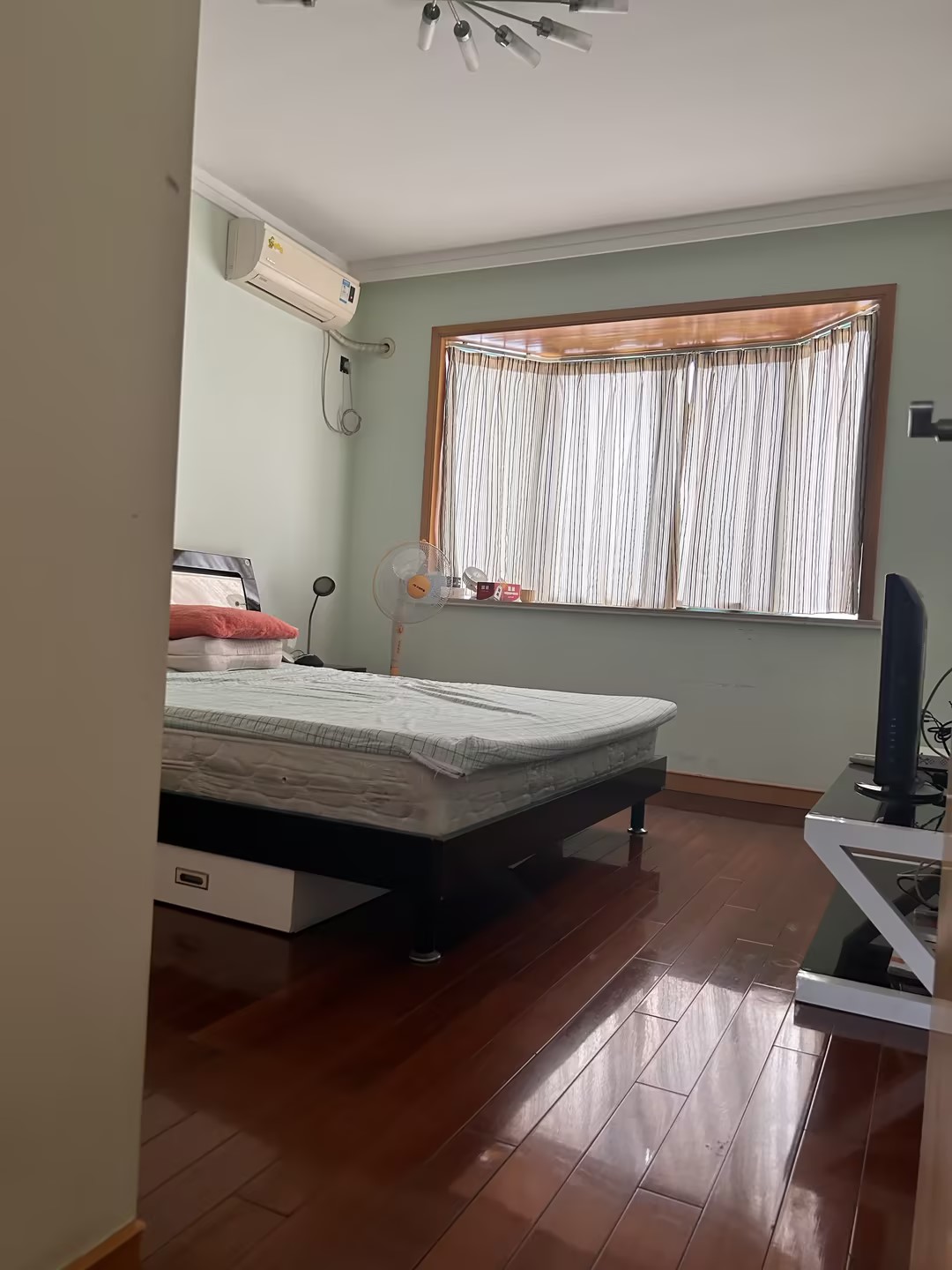 佳乐花苑 6室2厅2卫 136m&sup2;