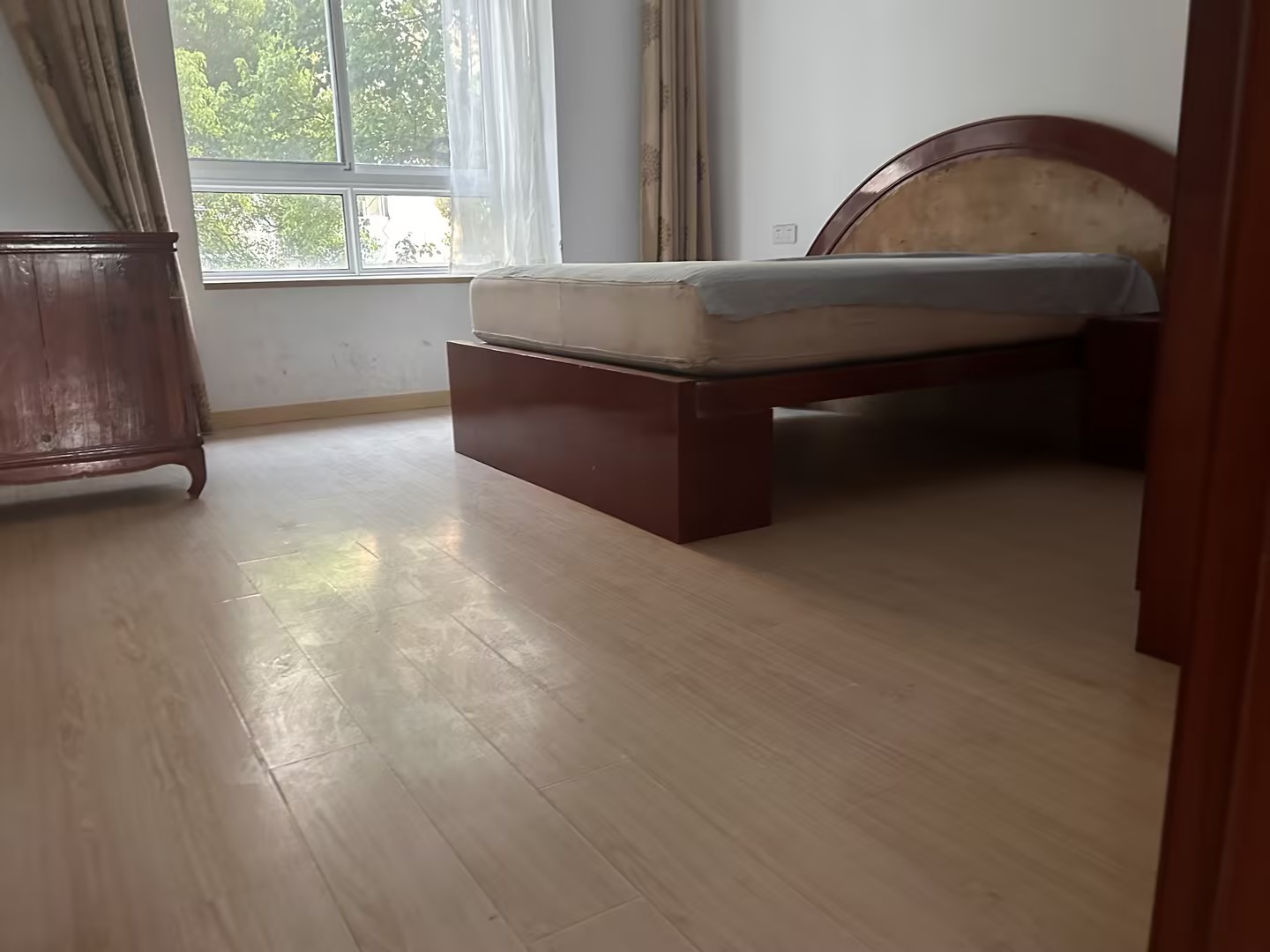 佳乐花苑 6室2厅2卫 136m&sup2;