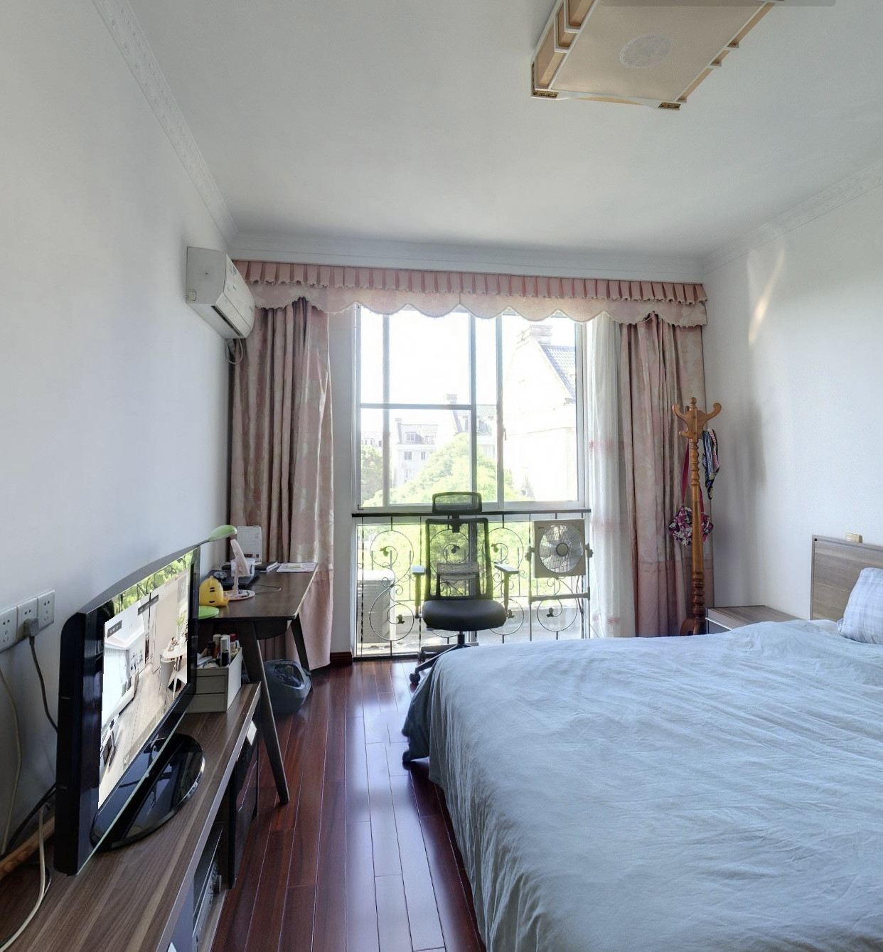 爱玛花苑 4室2厅2卫 221.82m&sup2;