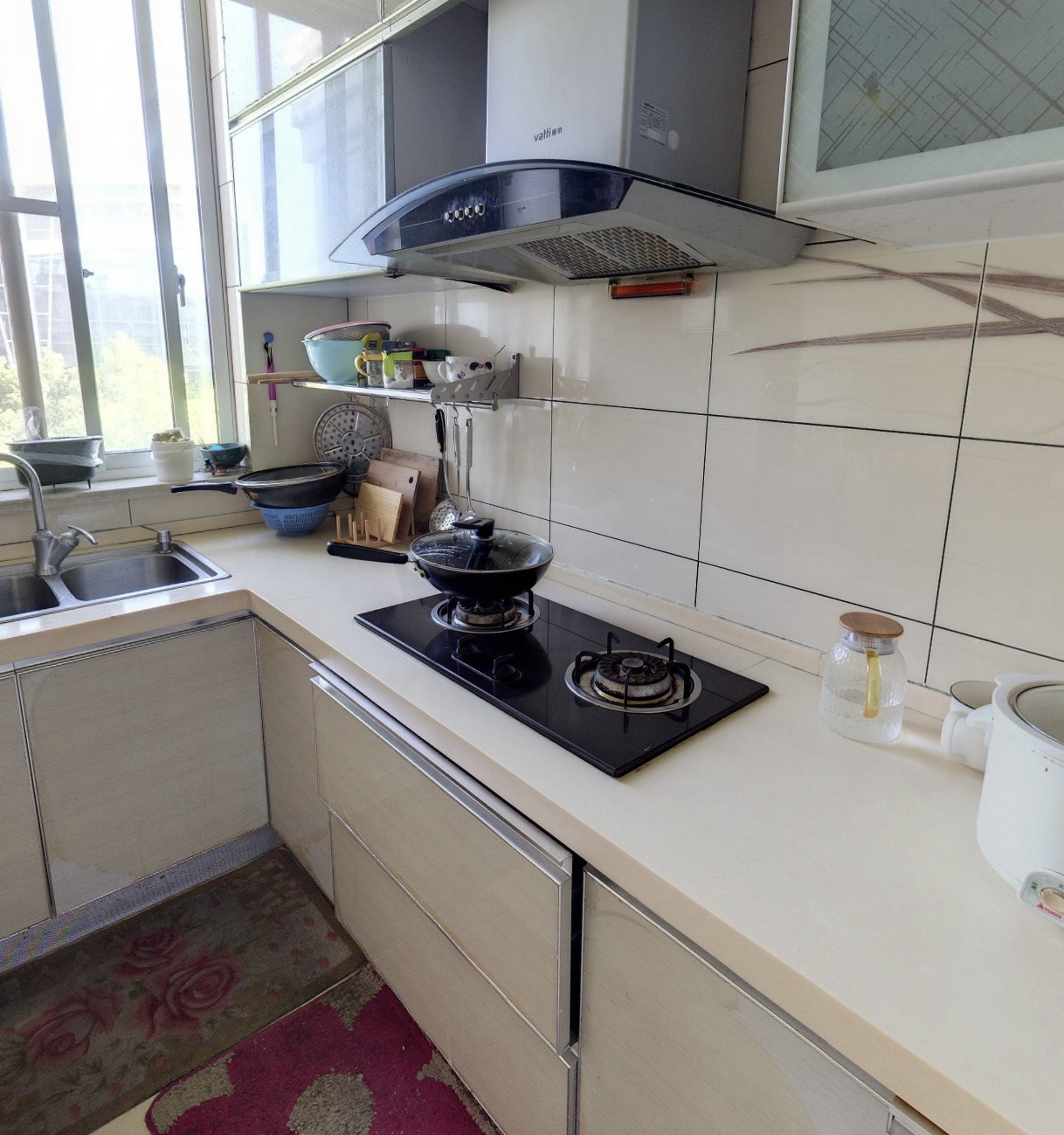 爱玛花苑 4室2厅2卫 221.82m&sup2;
