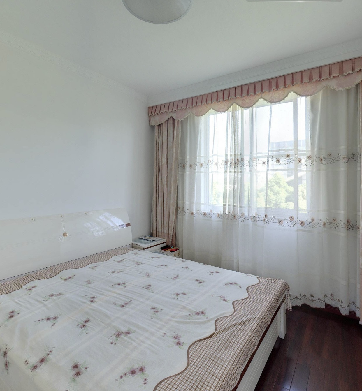 爱玛花苑 4室2厅2卫 221.82m&sup2;