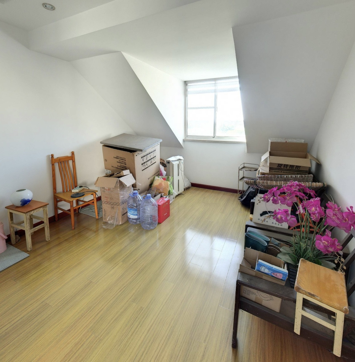 爱玛花苑 4室2厅2卫 221.82m&sup2;