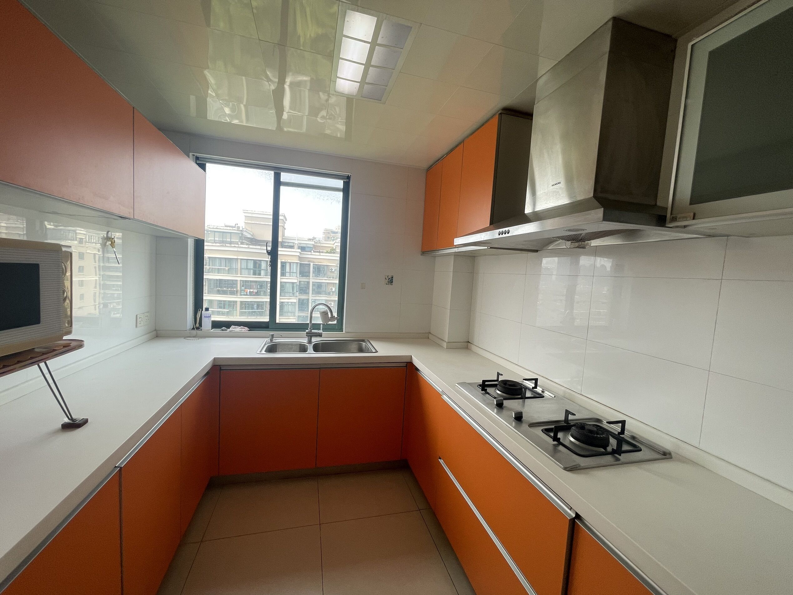 凤凰莱茵苑 3室2厅2卫 182.00m&sup2;