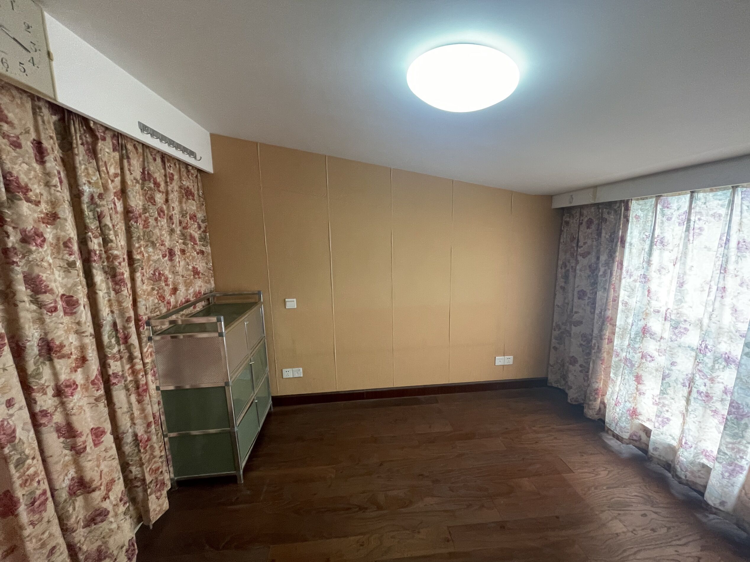 凤凰莱茵苑 3室2厅2卫 182.00m&sup2;