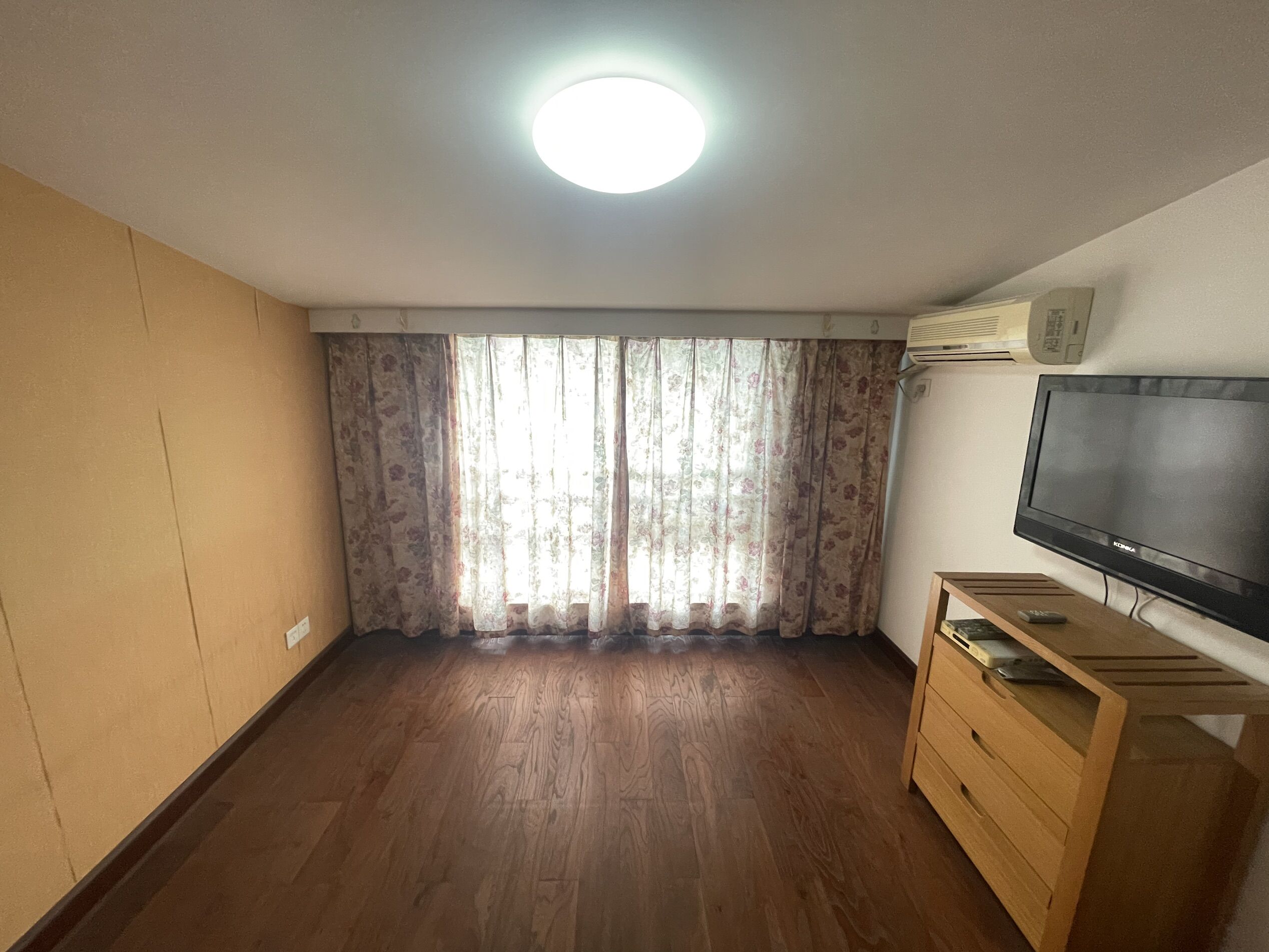 凤凰莱茵苑 3室2厅2卫 182.00m&sup2;