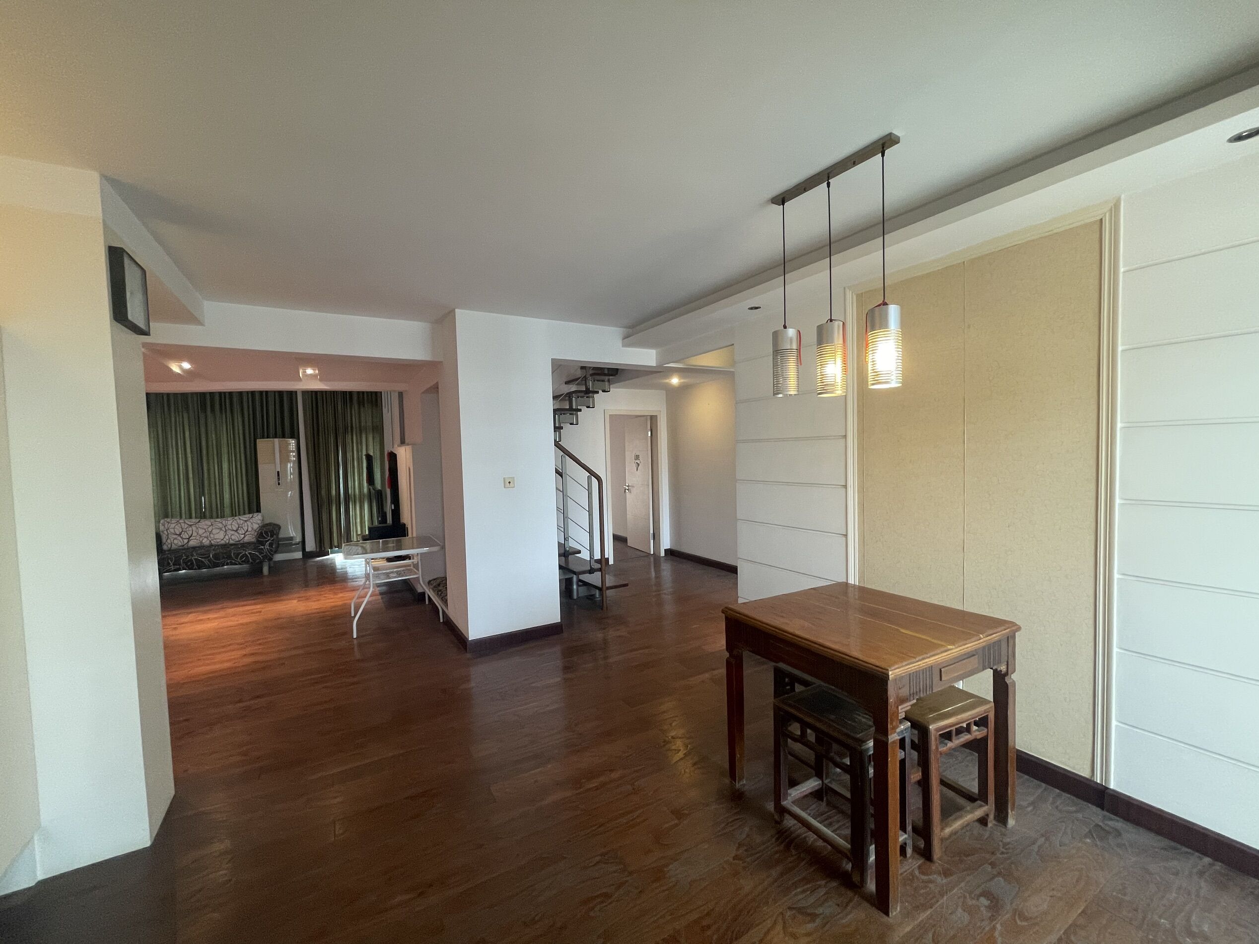 凤凰莱茵苑 3室2厅2卫 182.00m&sup2;
