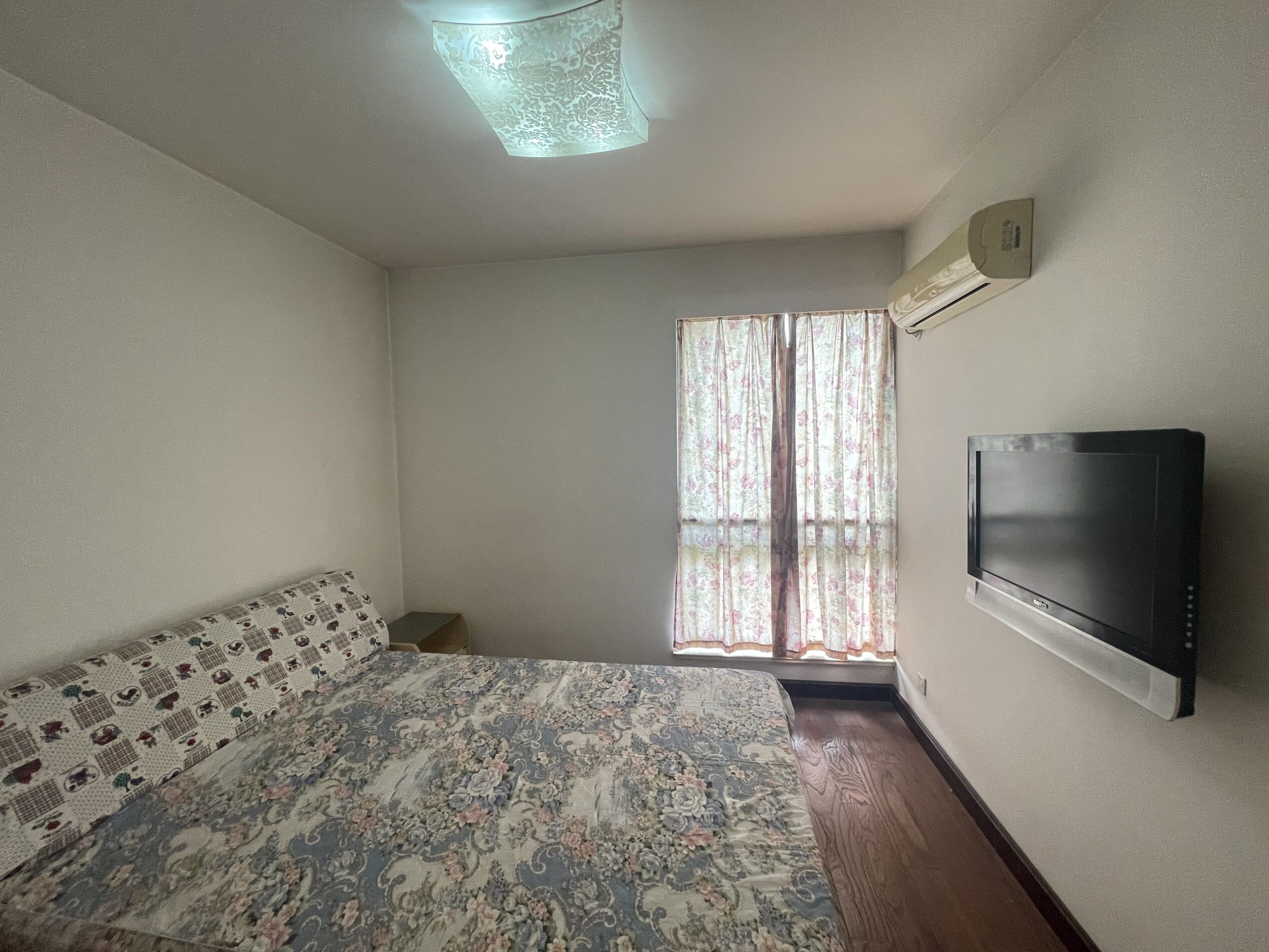 凤凰莱茵苑 3室2厅2卫 182.00m&sup2;