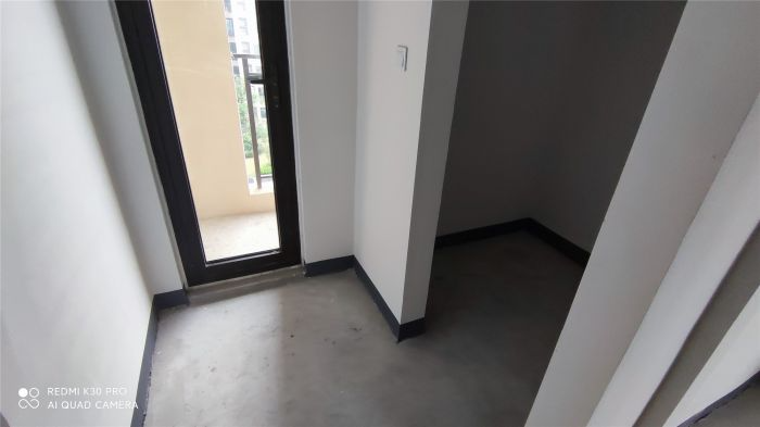 绿地新里城 3室2厅1卫 106m&sup2;