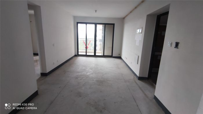 绿地新里城 3室2厅1卫 106m&sup2;