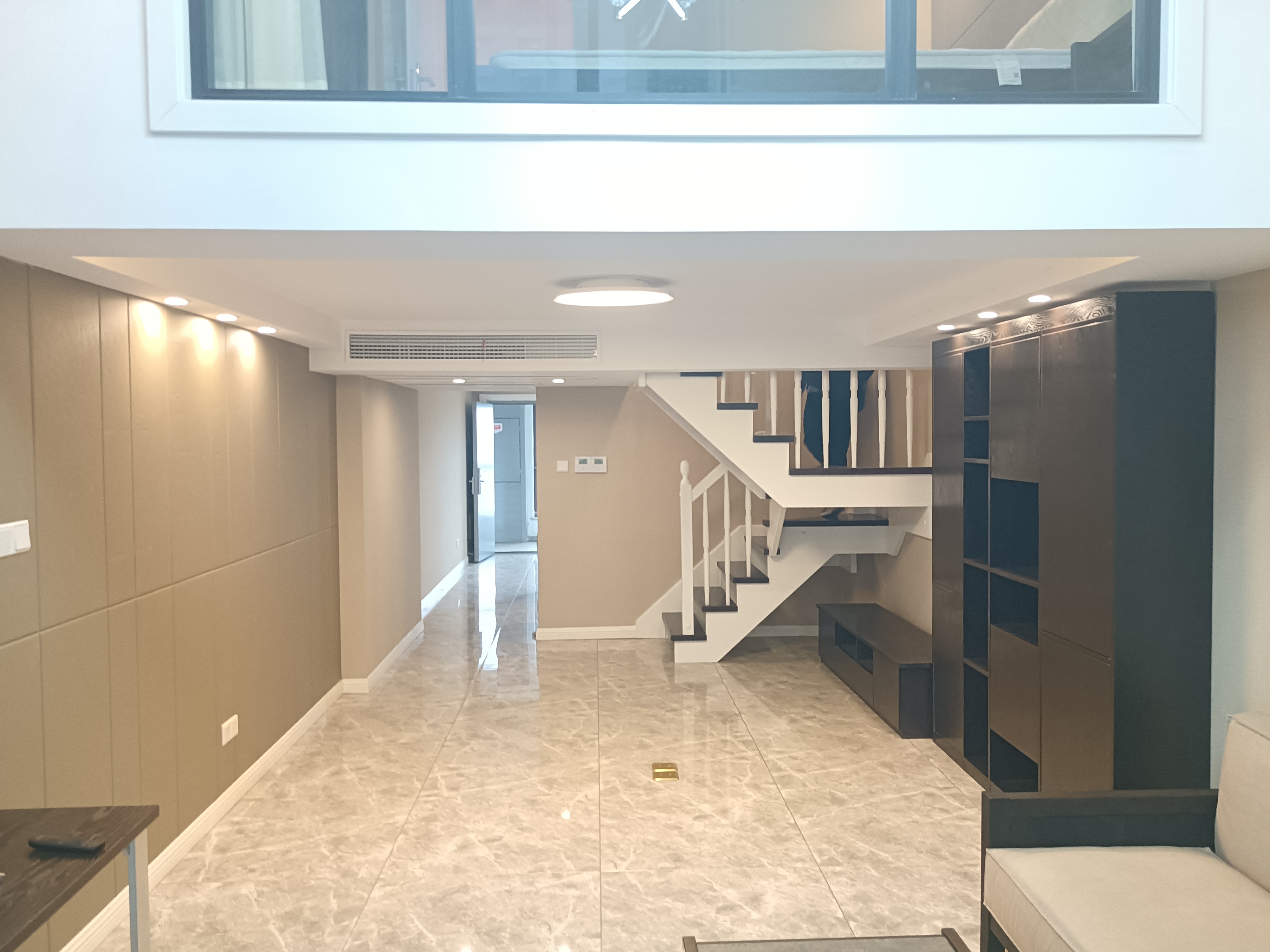 恒隆国际 1室1厅1卫 105m²