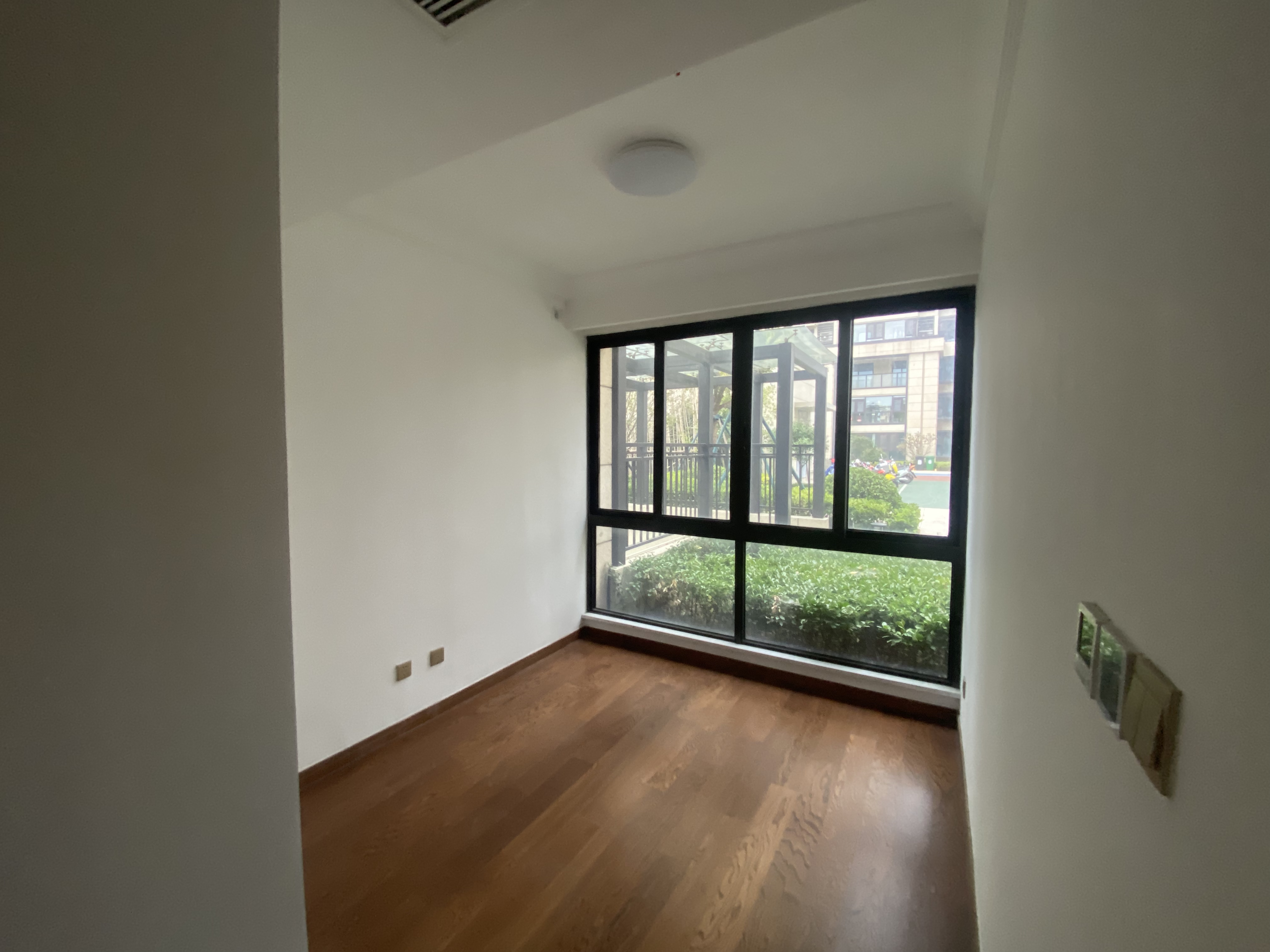 雍华府 3室2厅2卫 110m&sup2;