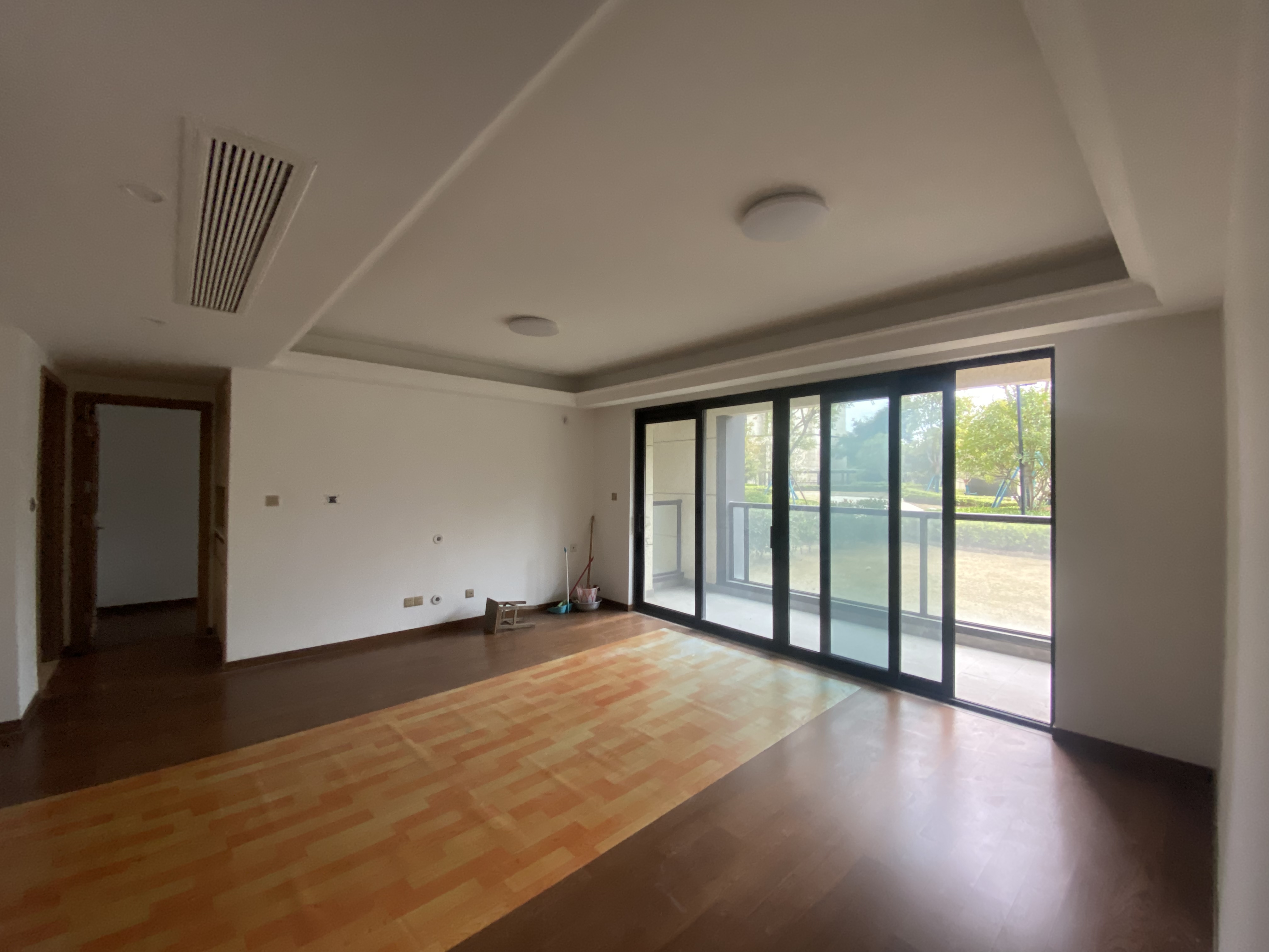 雍华府 3室2厅2卫 110m&sup2;