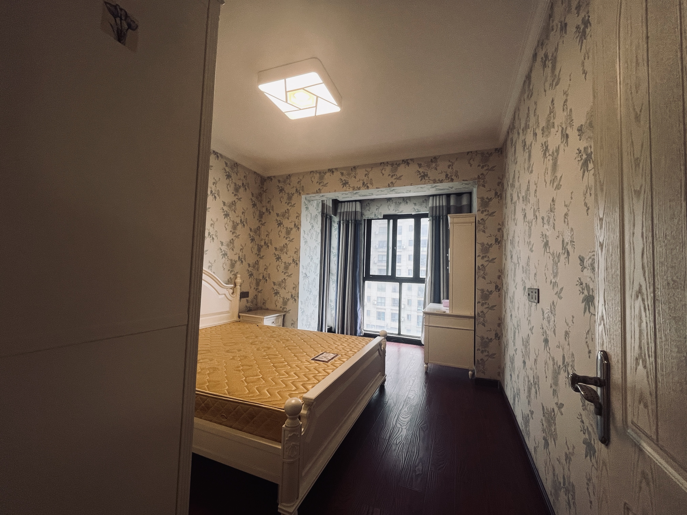 银洲&middot;皇家花园 2室2厅1卫 114m&sup2;