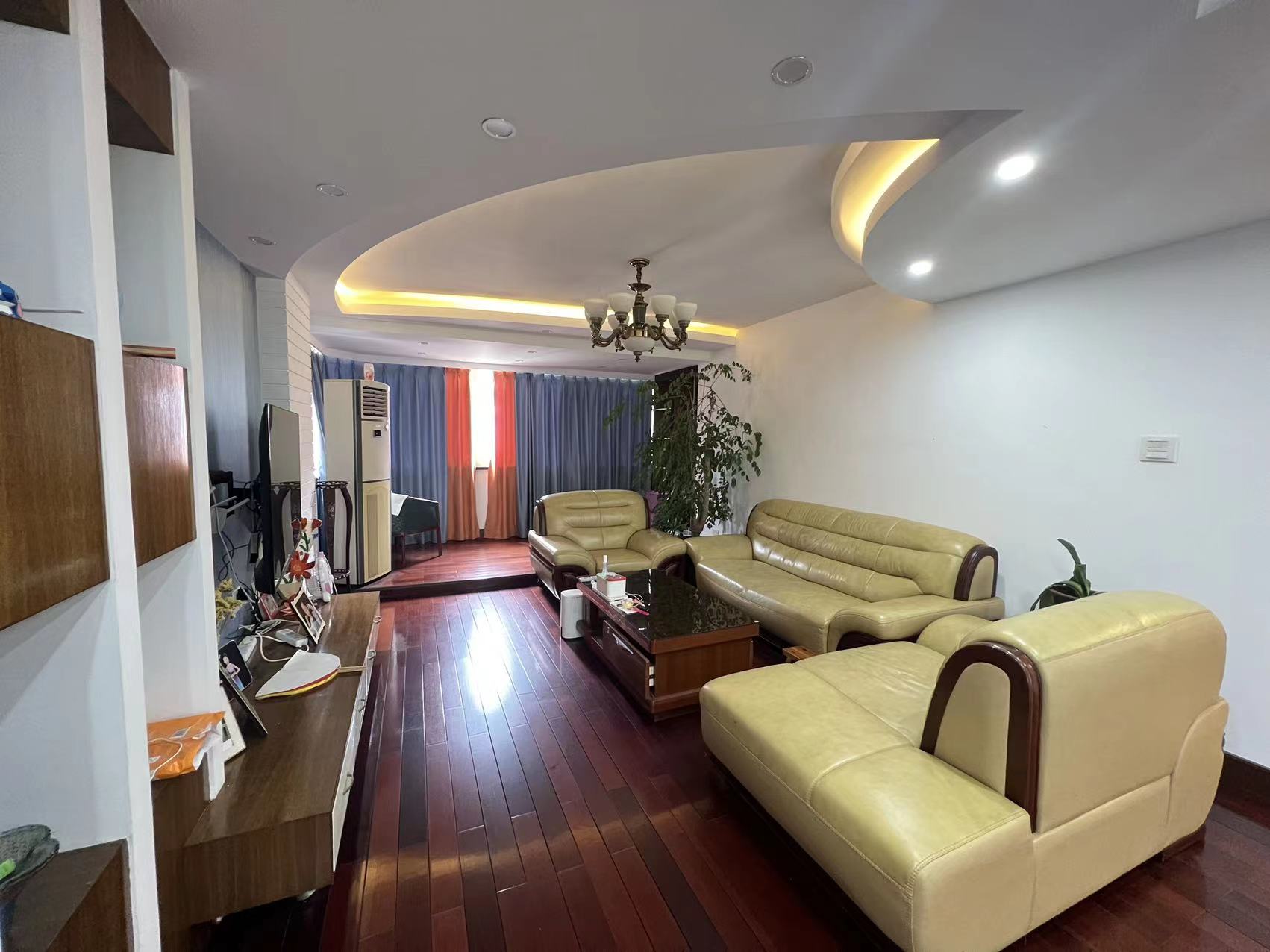 和兴花苑 3室2厅2卫 140.95m²