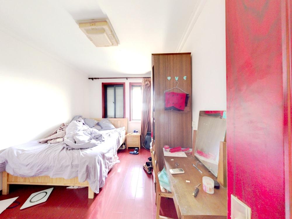 现代生活广场 1室1厅1卫 66.00m&sup2;