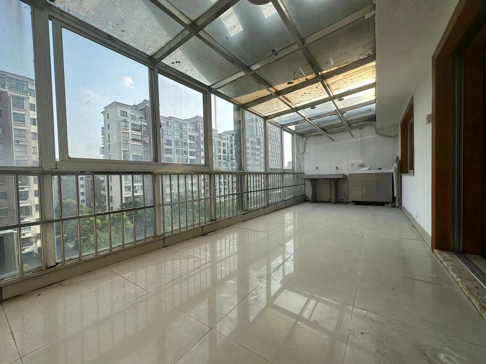 东大俪鑫 4室2厅2卫 186m&sup2;