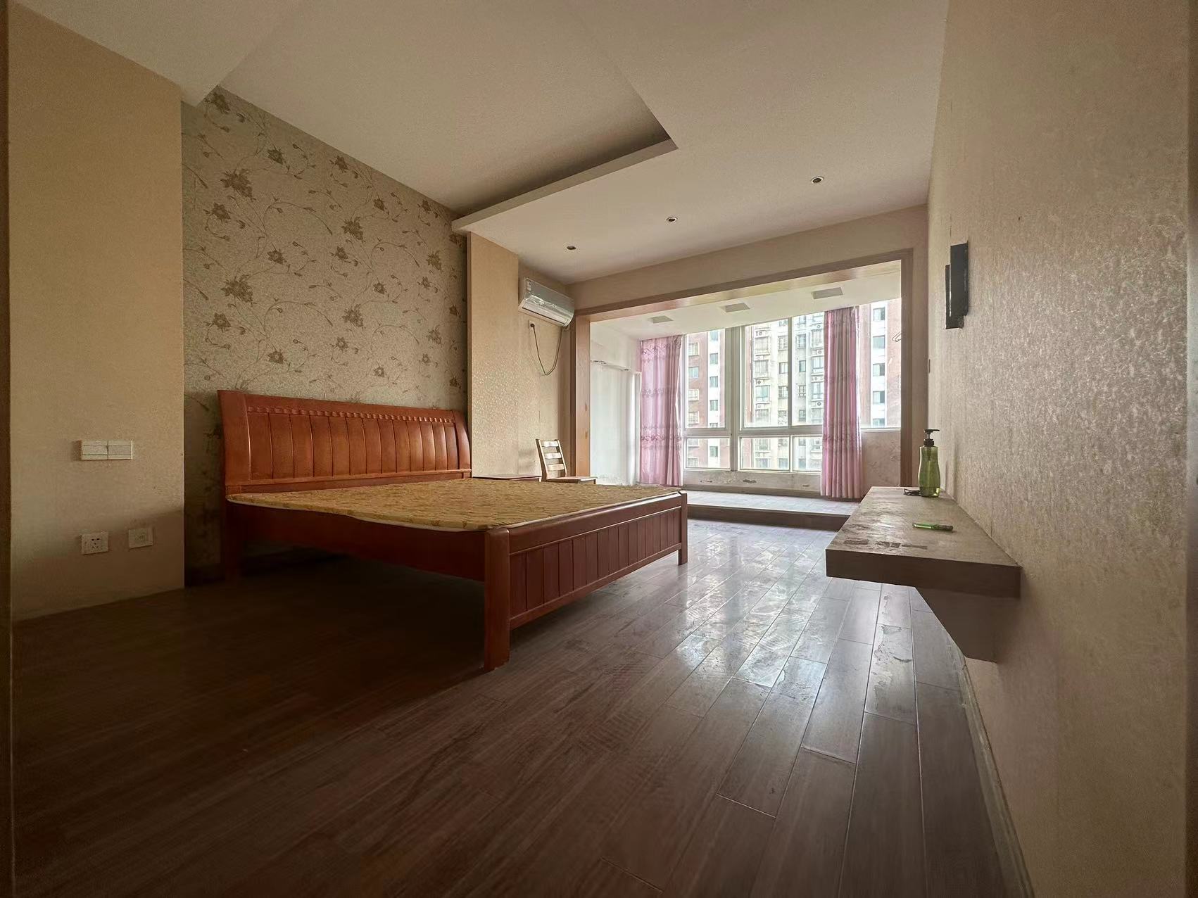 东大俪鑫 4室2厅2卫 186m&sup2;
