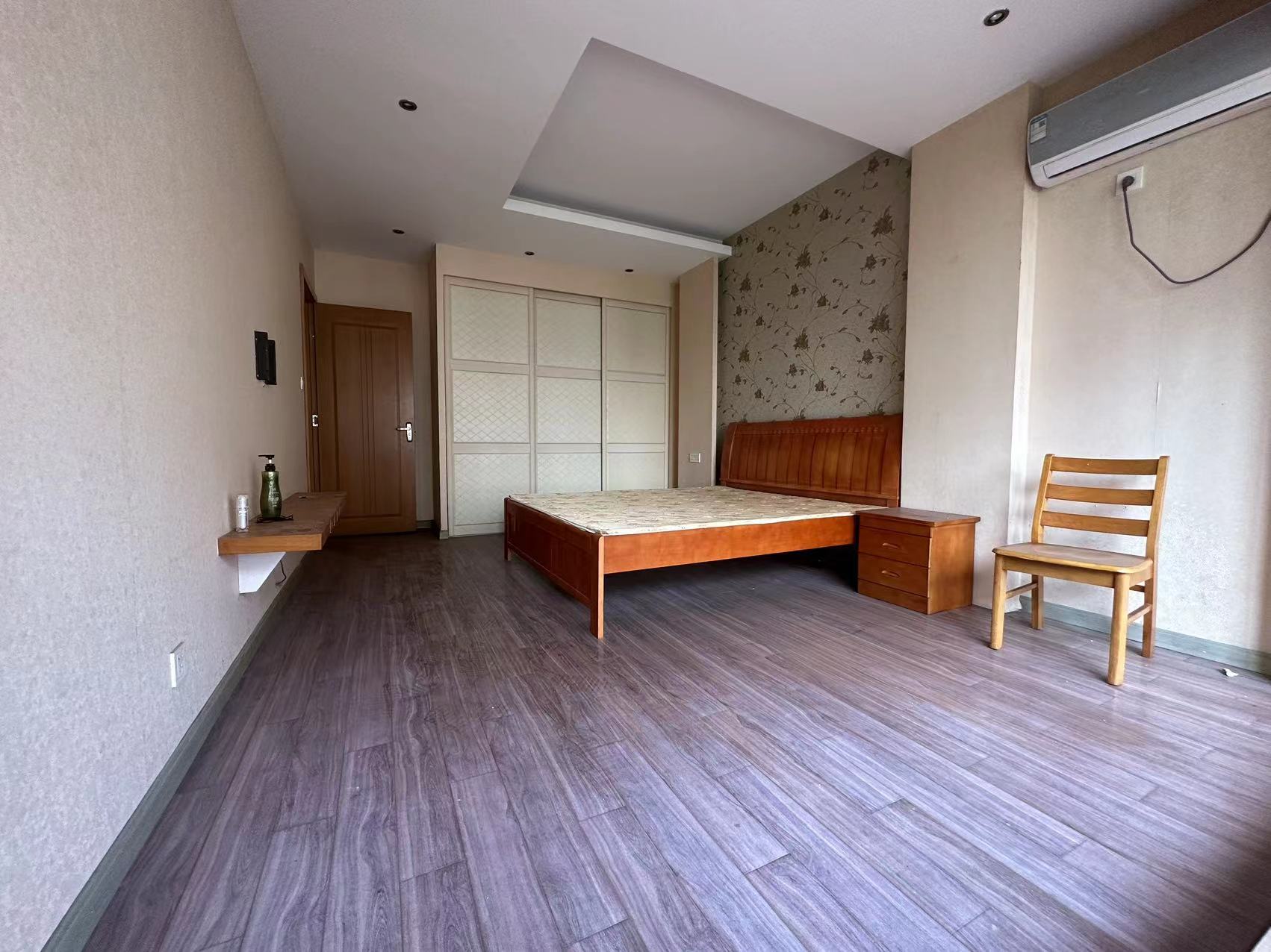 东大俪鑫 4室2厅2卫 186m&sup2;