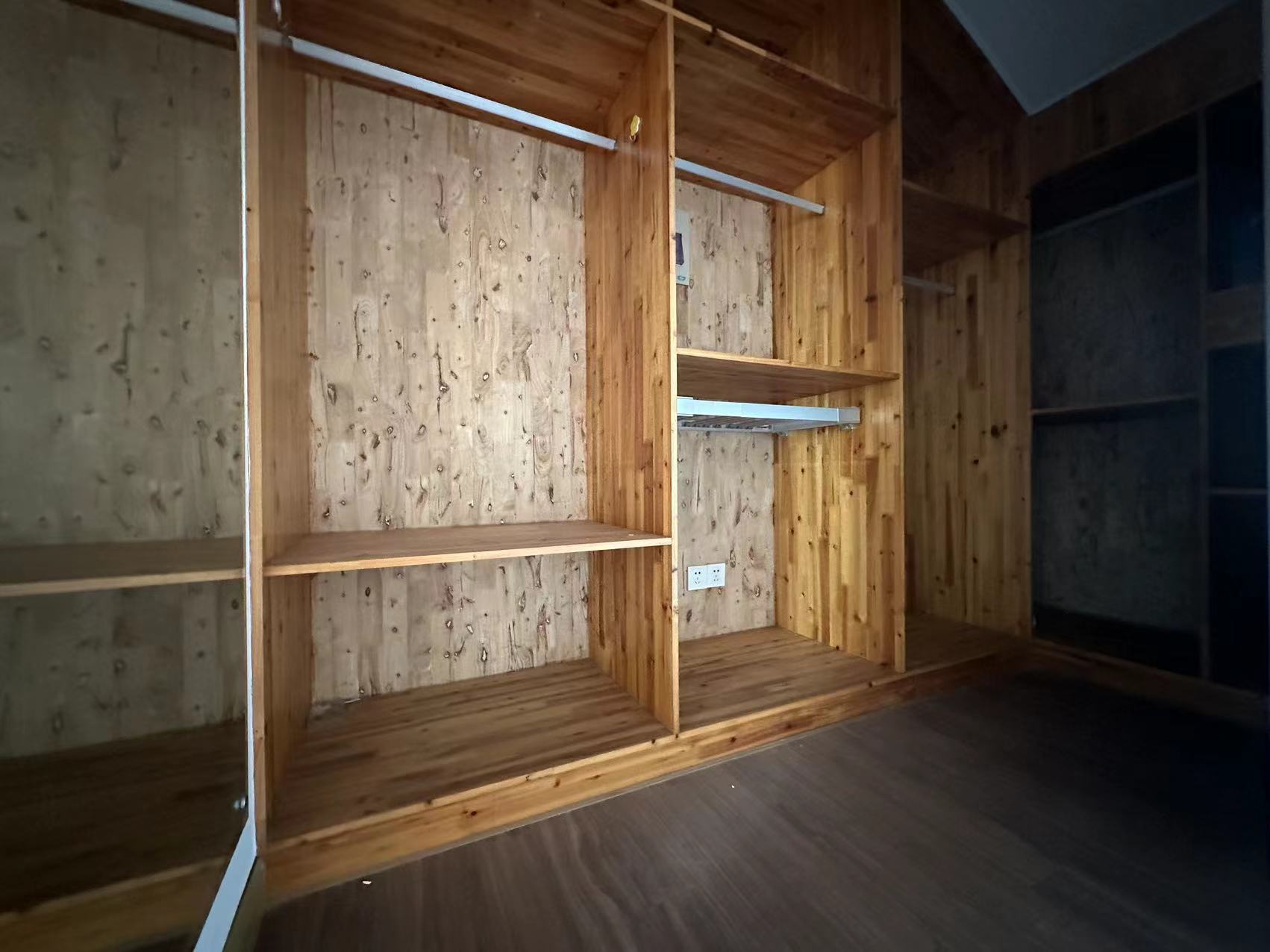 东大俪鑫 4室2厅2卫 186m&sup2;