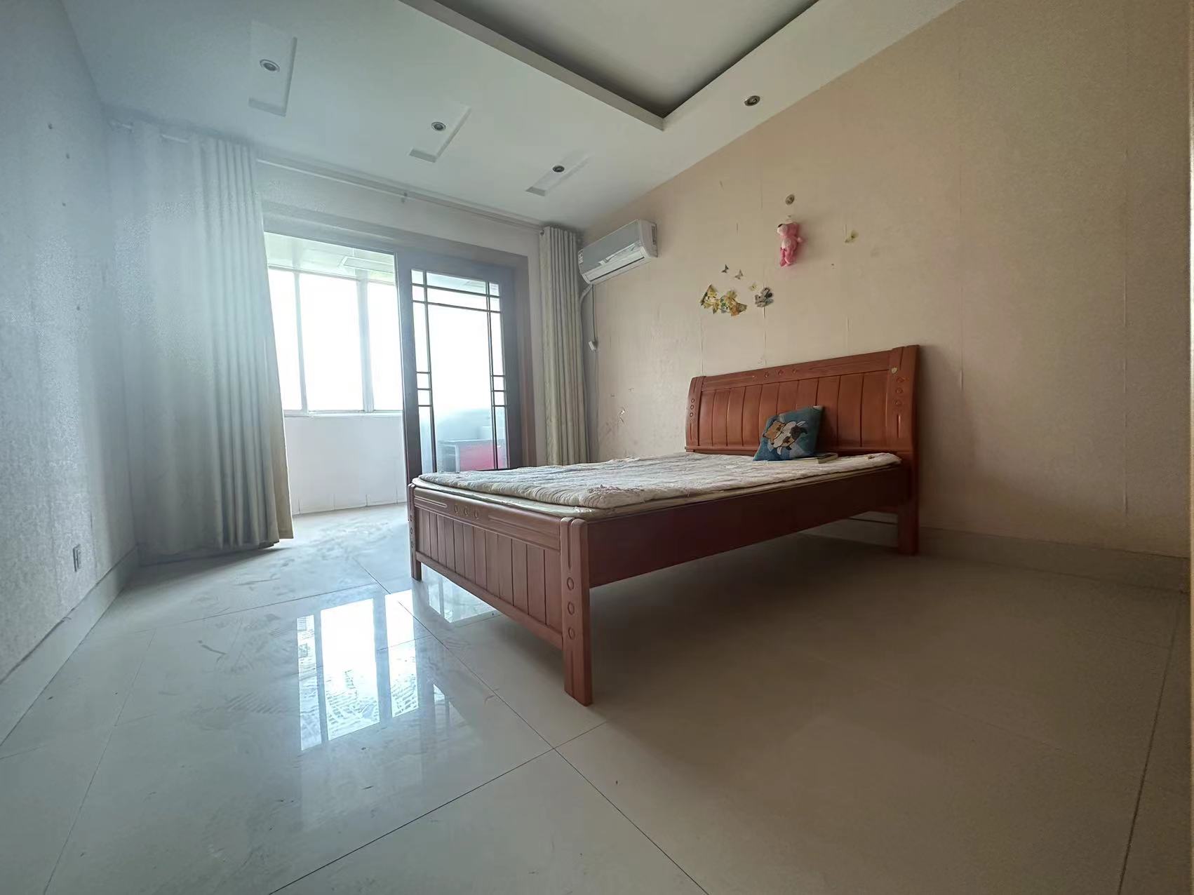 东大俪鑫 4室2厅2卫 186m&sup2;