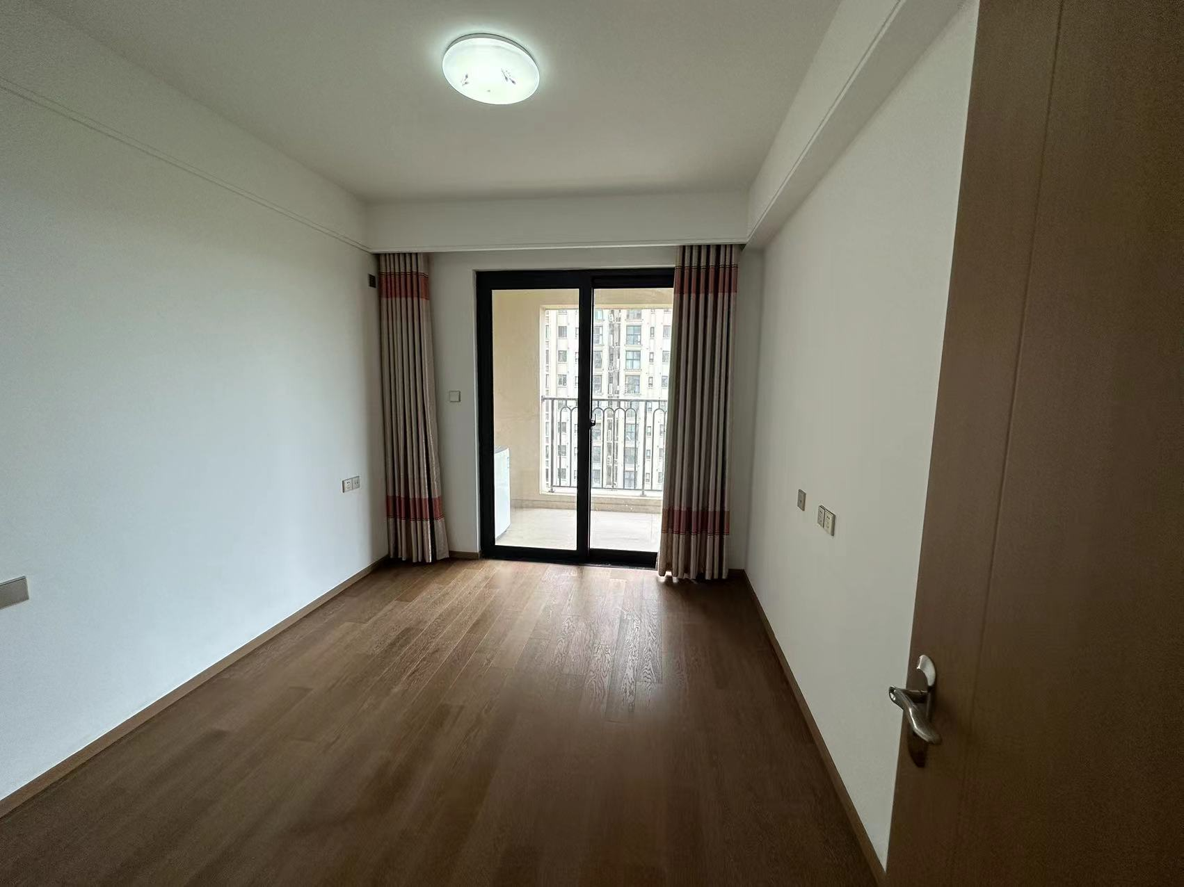 中南君悦府 3室2厅2卫 120m&sup2;
