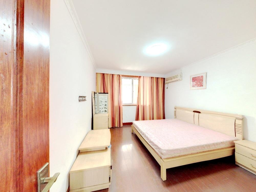 越江新村 4室2厅2卫 150m&sup2;