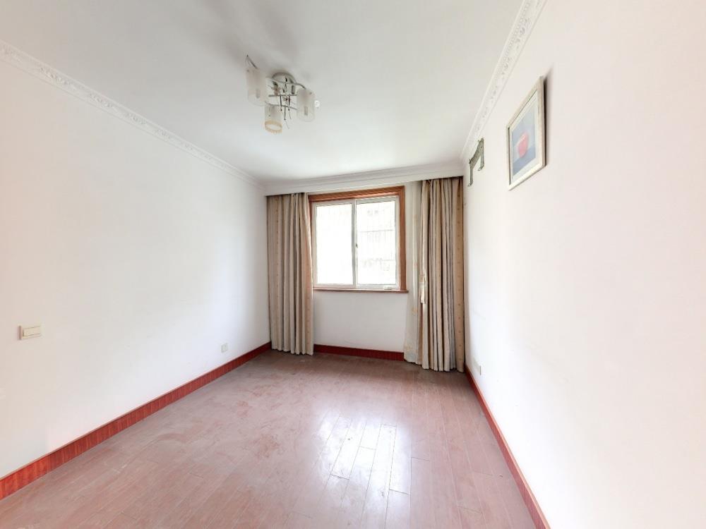 越江新村 4室2厅2卫 150m&sup2;