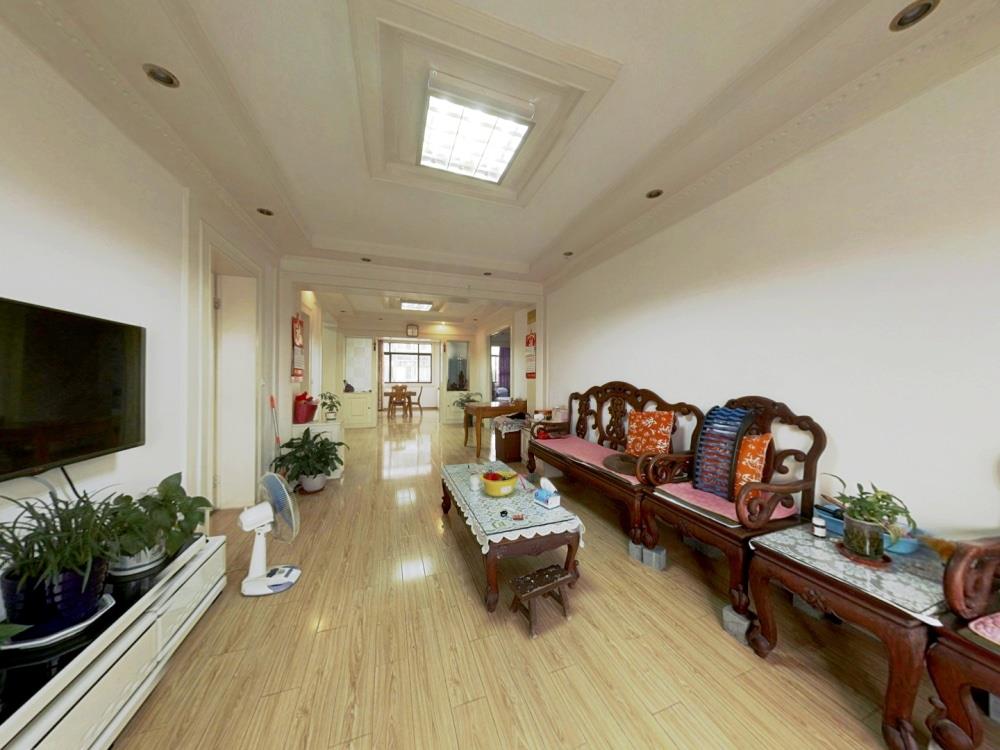 虹南小区 4室2厅2卫 152m²