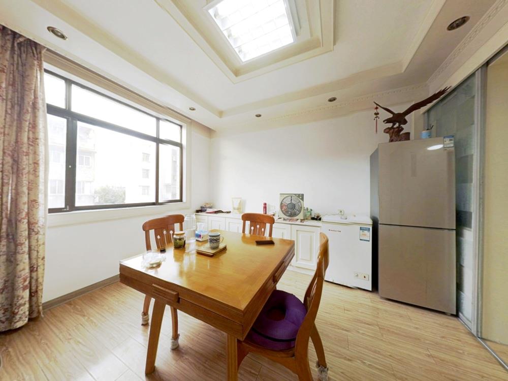 虹南小区 4室2厅2卫 152m&sup2;