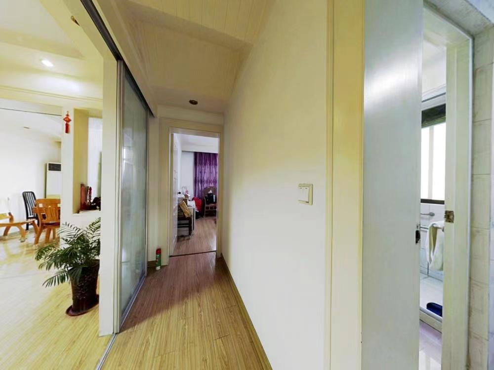 虹南小区 4室2厅2卫 152m&sup2;