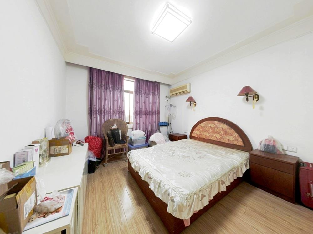 虹南小区 4室2厅2卫 152m&sup2;