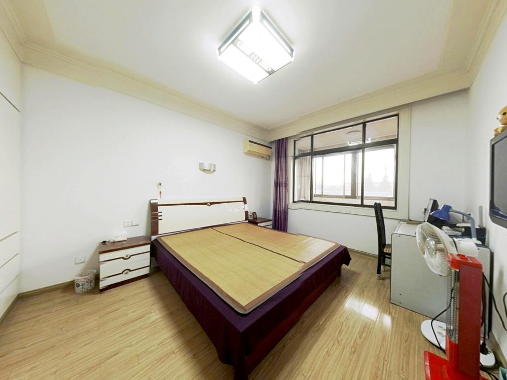 虹南小区 4室2厅2卫 152m&sup2;