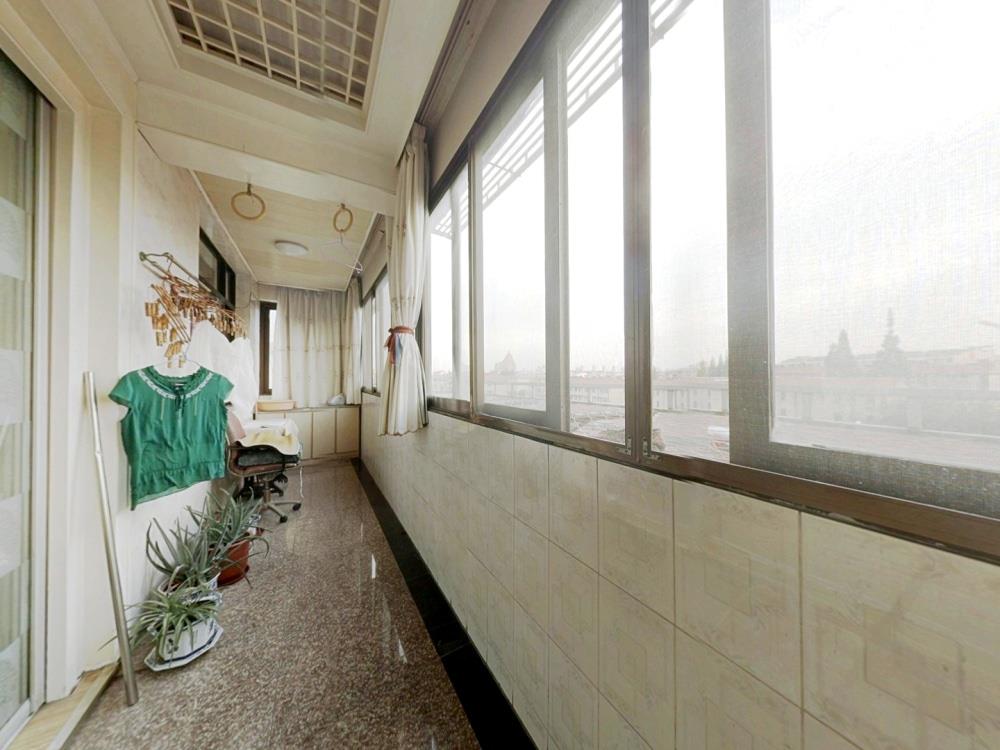 虹南小区 4室2厅2卫 152m&sup2;