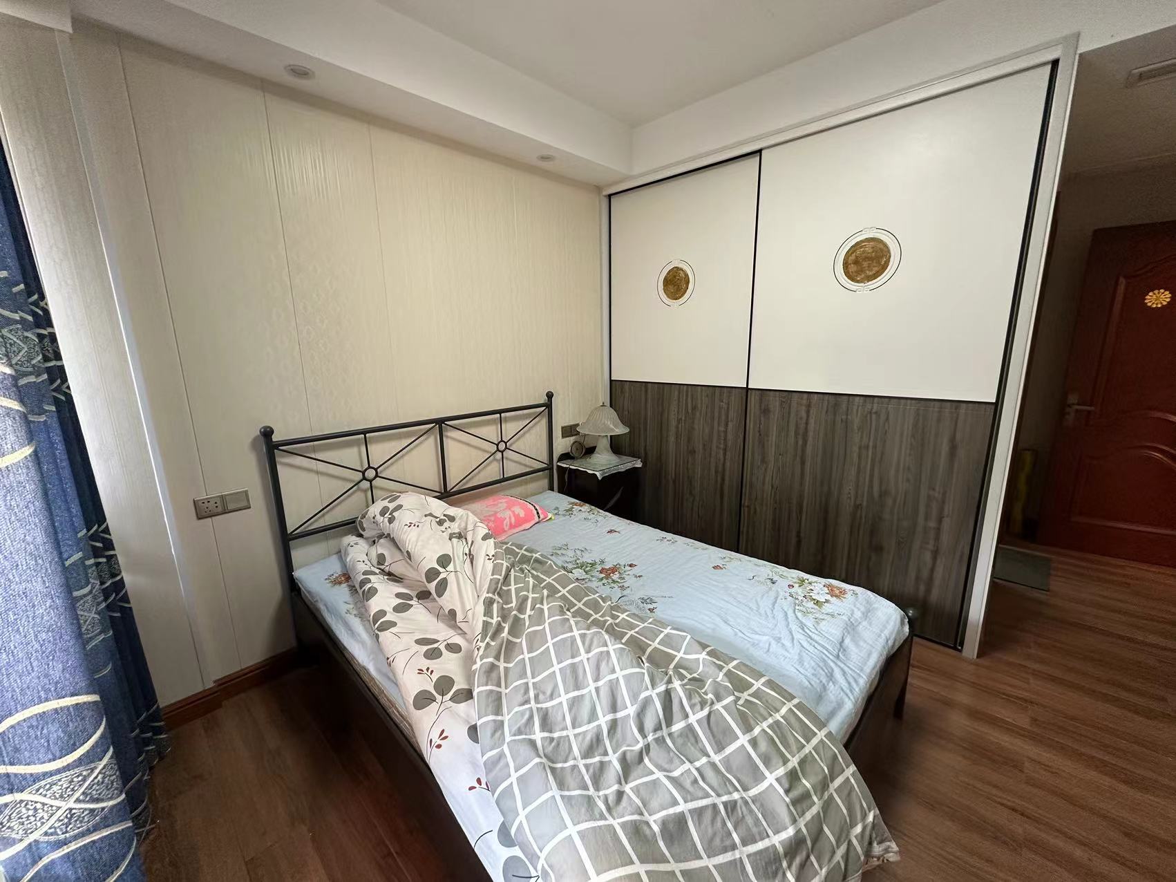 军山花园 3室2厅2卫 146m&sup2;