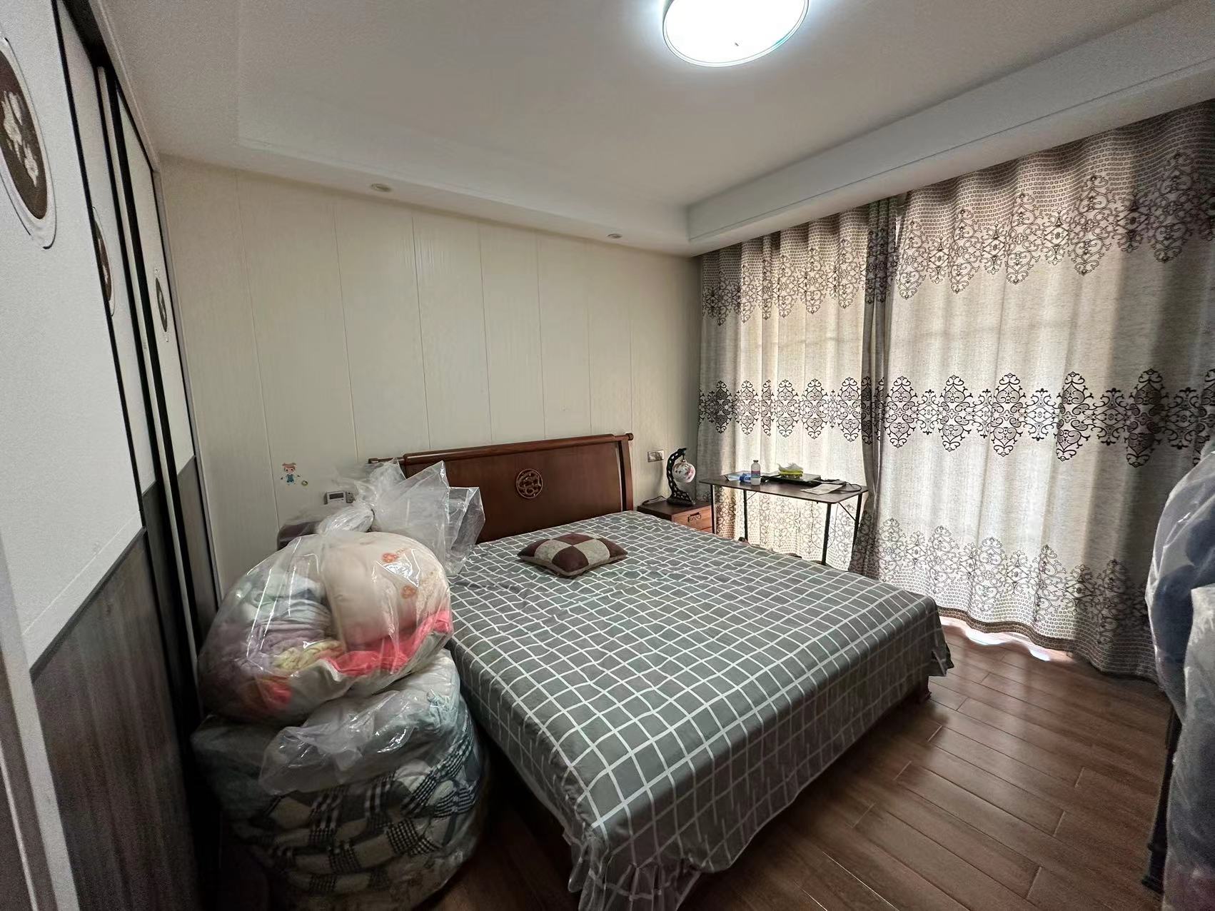 军山花园 3室2厅2卫 146m&sup2;