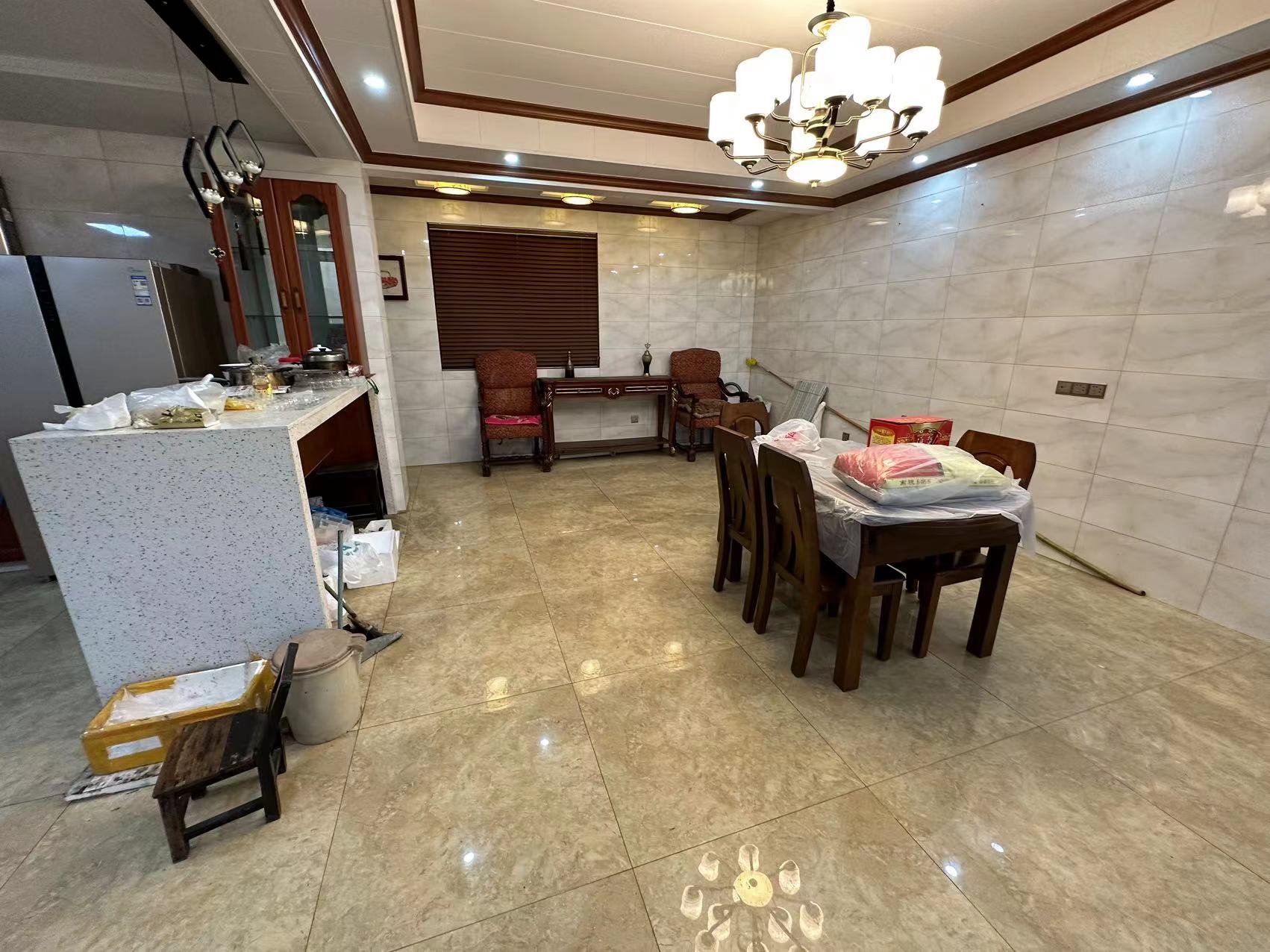 军山花园 3室2厅2卫 146m&sup2;