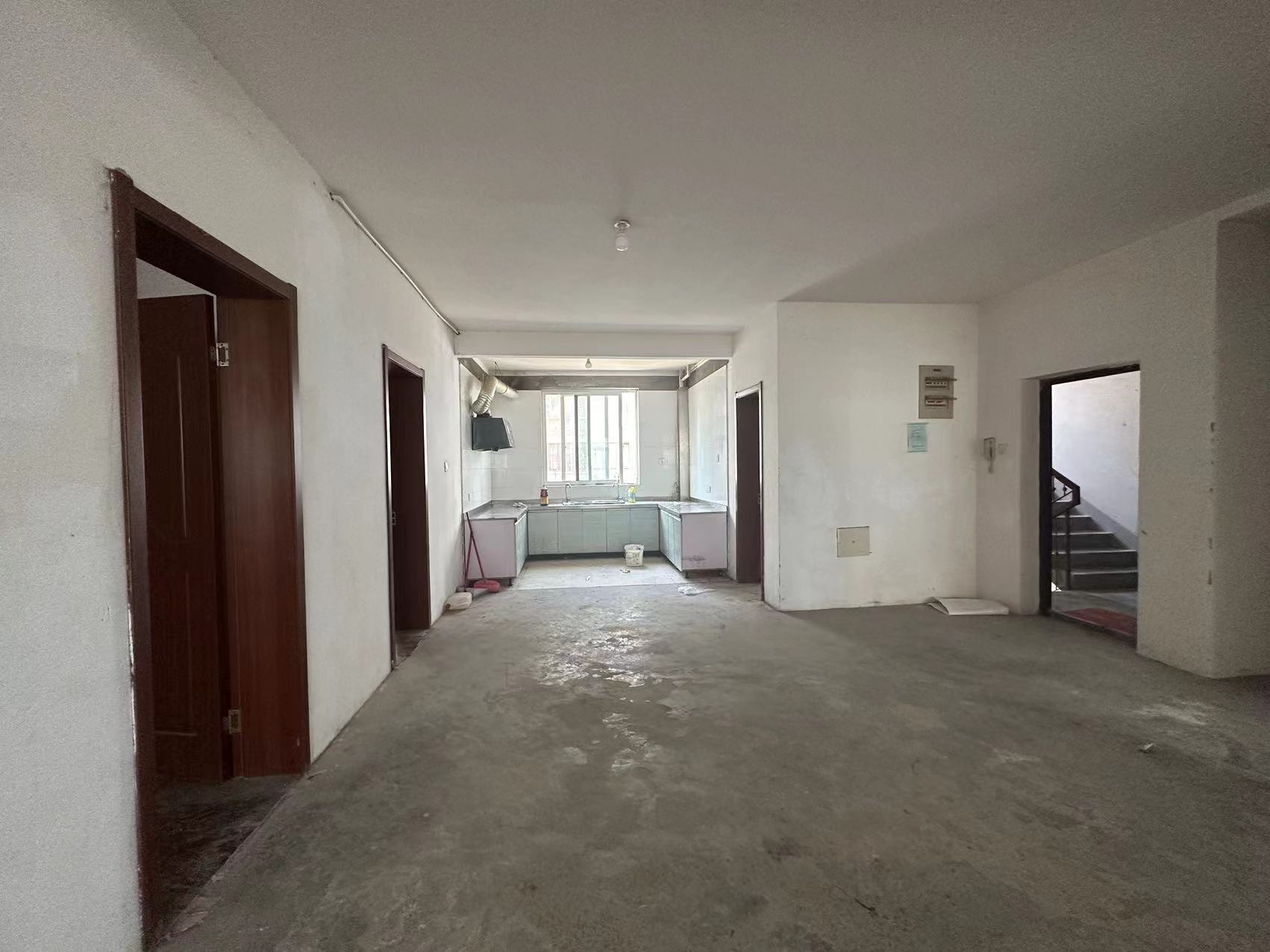 泰山公寓 3室2厅2卫 140m&sup2;