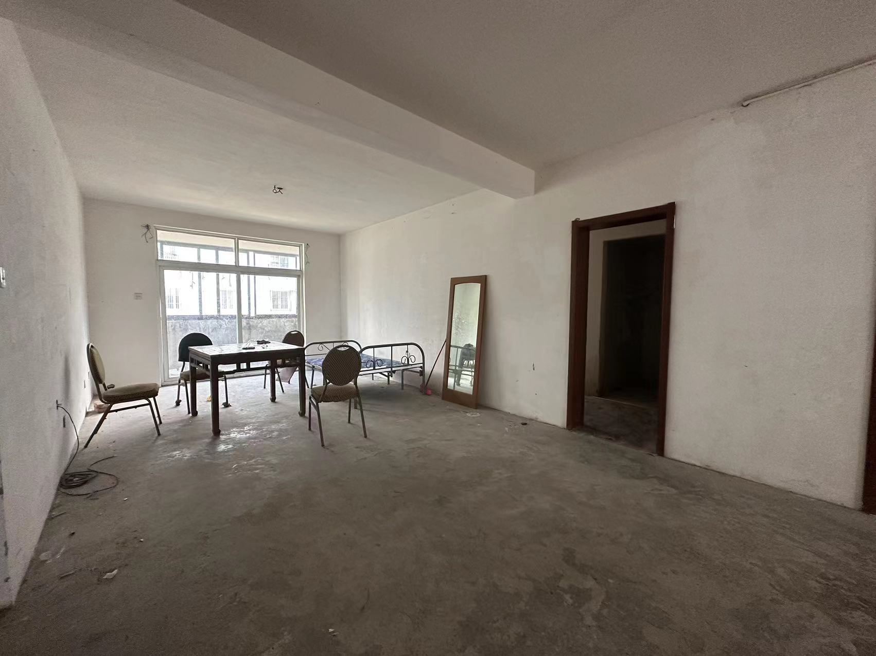 泰山公寓 3室2厅2卫 140m&sup2;
