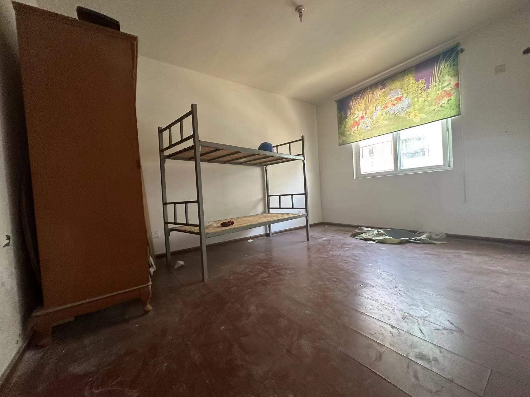 泰山公寓 3室2厅2卫 140m&sup2;