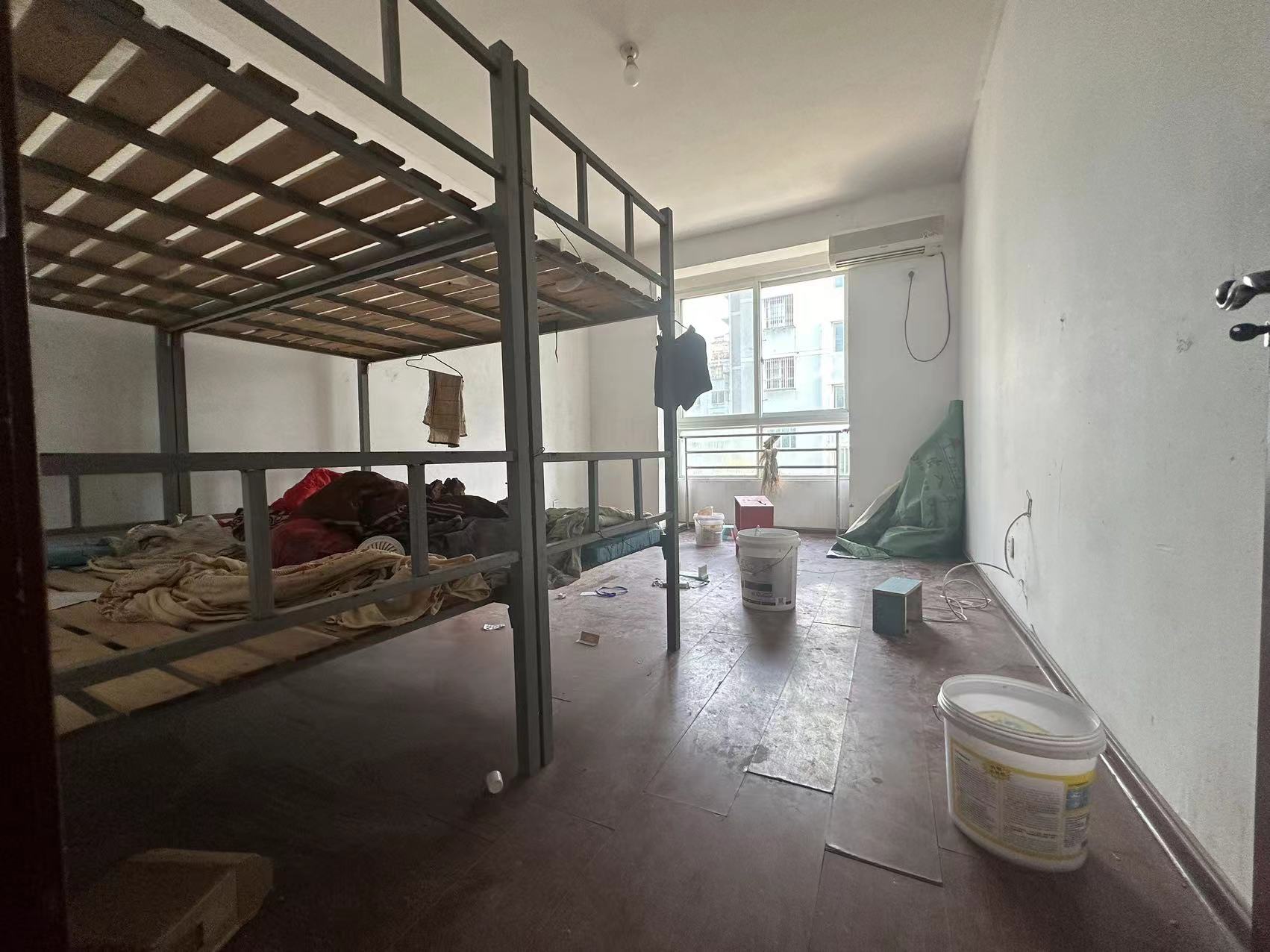 泰山公寓 3室2厅2卫 140m&sup2;