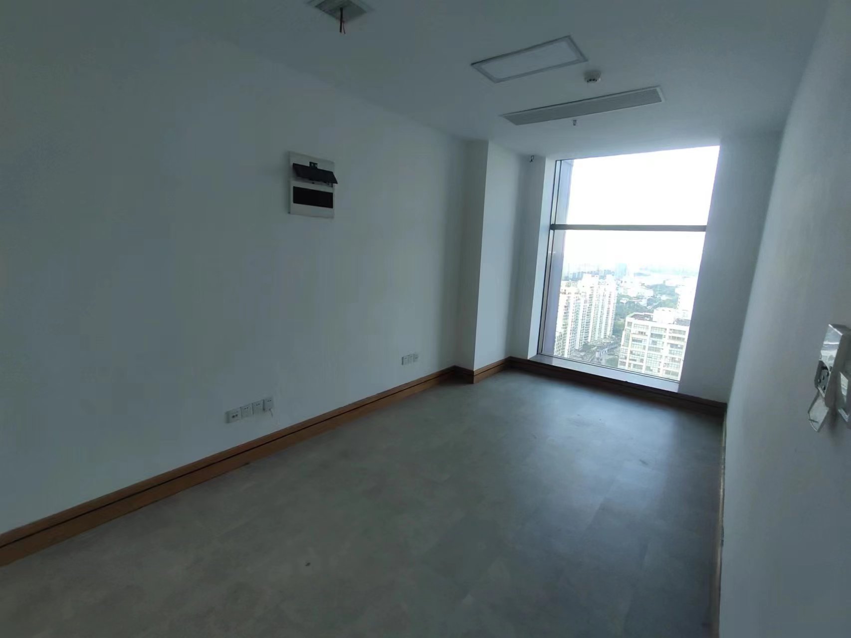 中南世纪城南区 1室1厅1卫 324m²