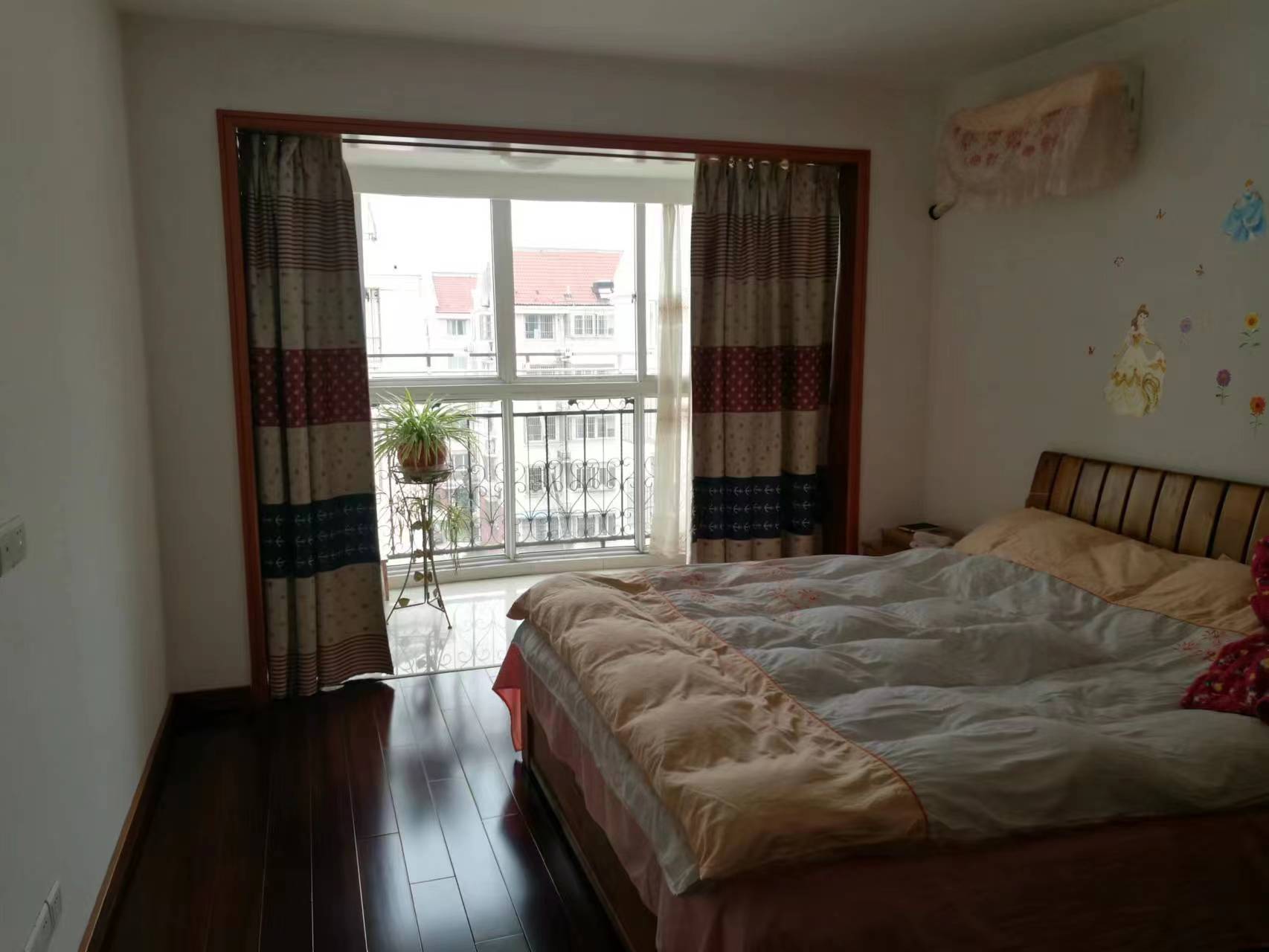 锦绣花园 4室2厅2卫 140m&sup2;