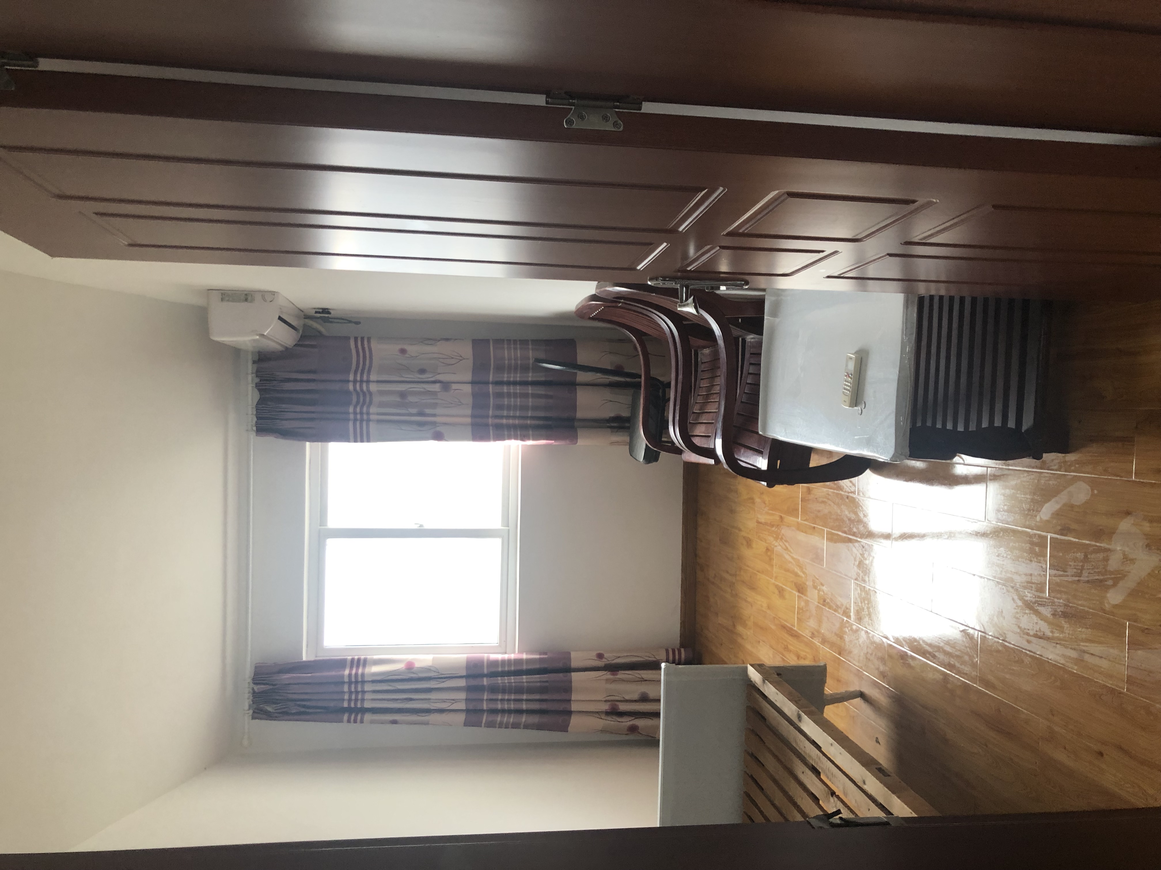 华山花苑四期 4室2厅2卫 70m&sup2;