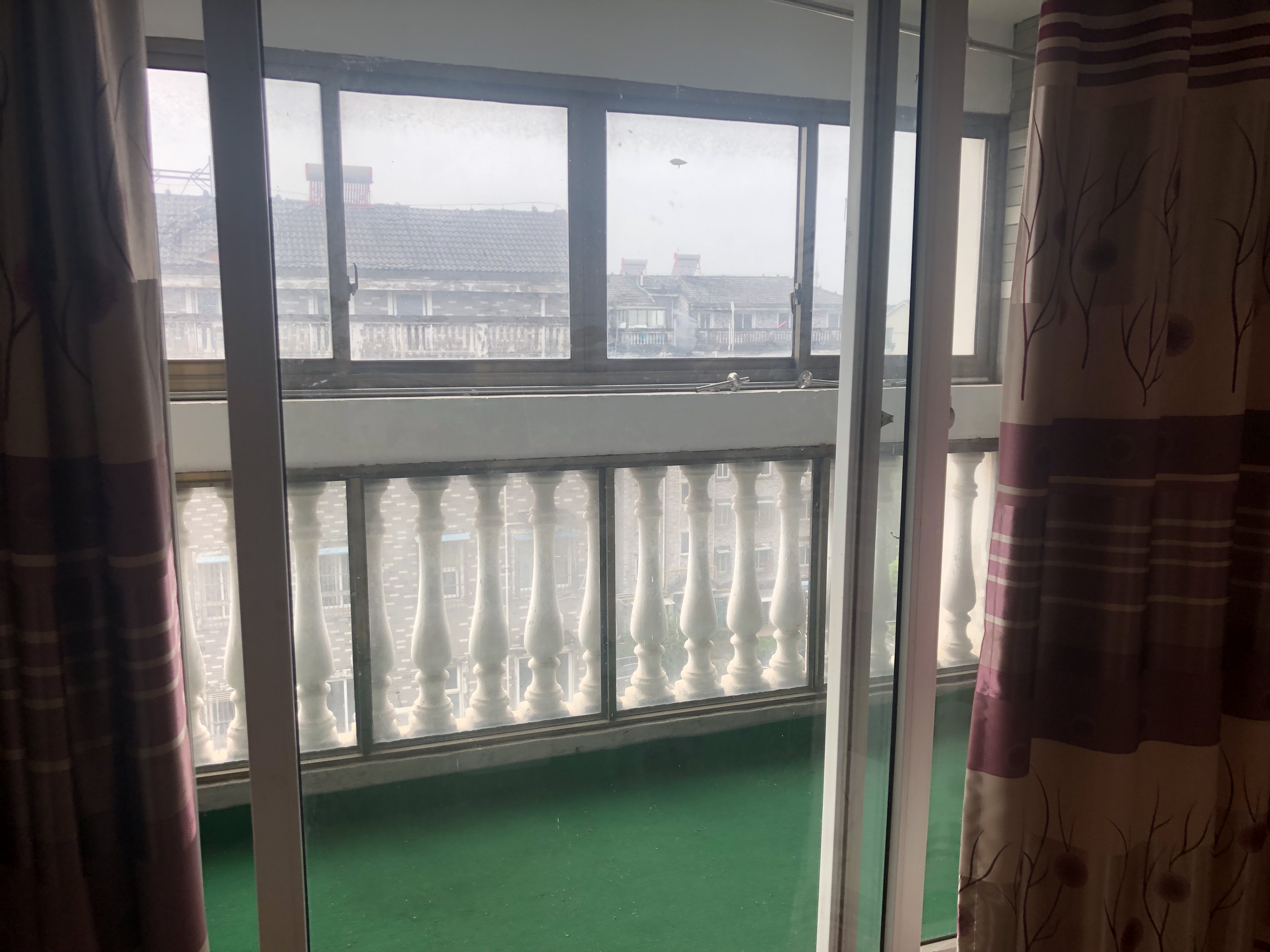 华山花苑四期 4室2厅2卫 70m&sup2;