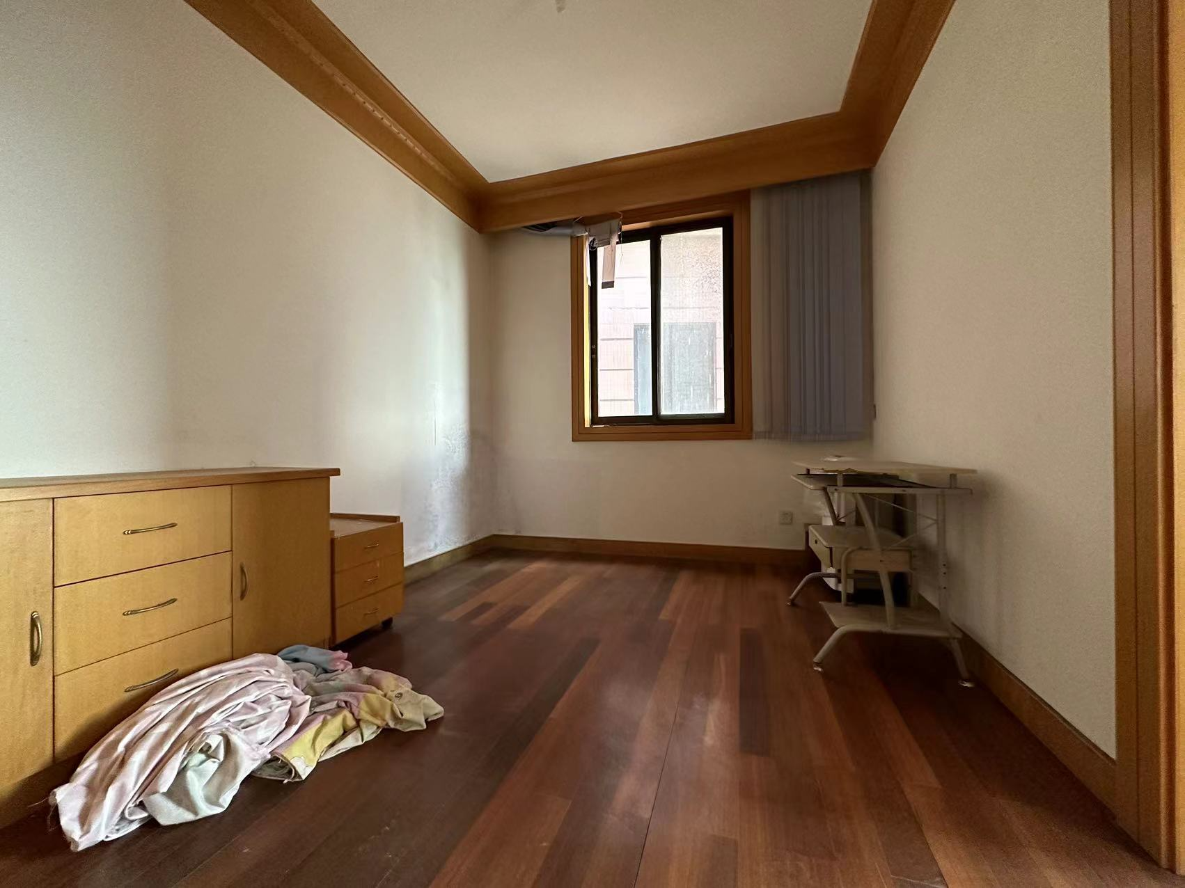 银河集贸市场 5室2厅2卫 196m&sup2;