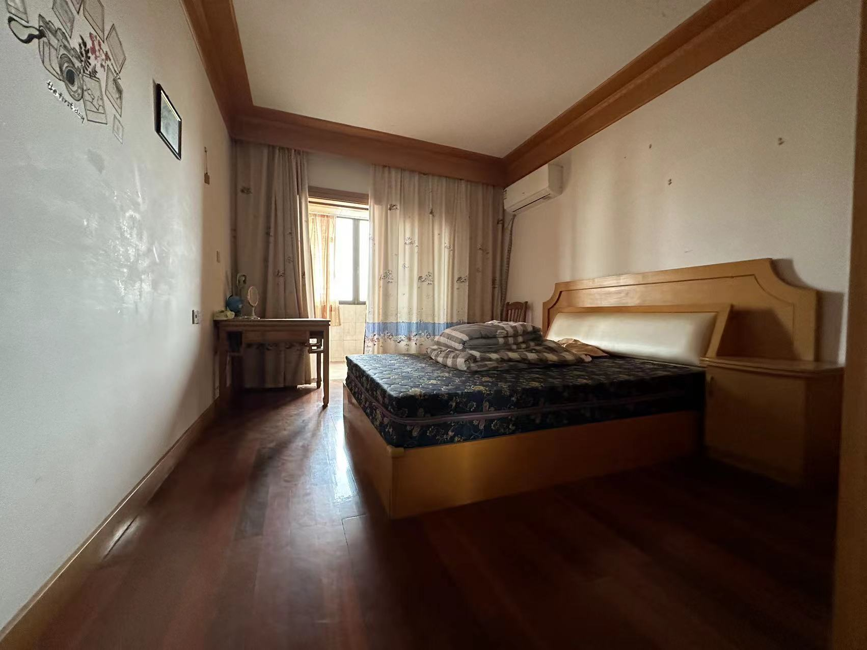 银河集贸市场 5室2厅2卫 196m&sup2;