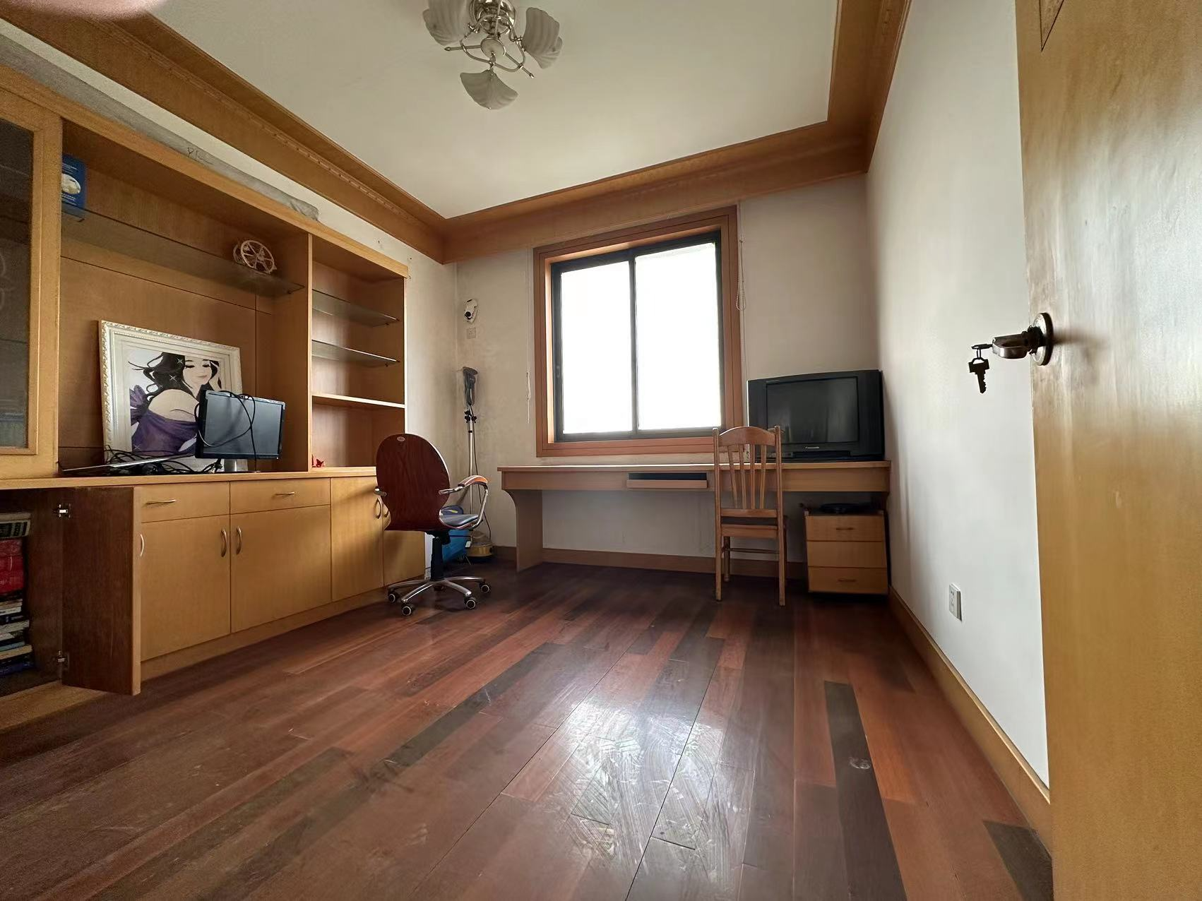 银河集贸市场 5室2厅2卫 196m&sup2;